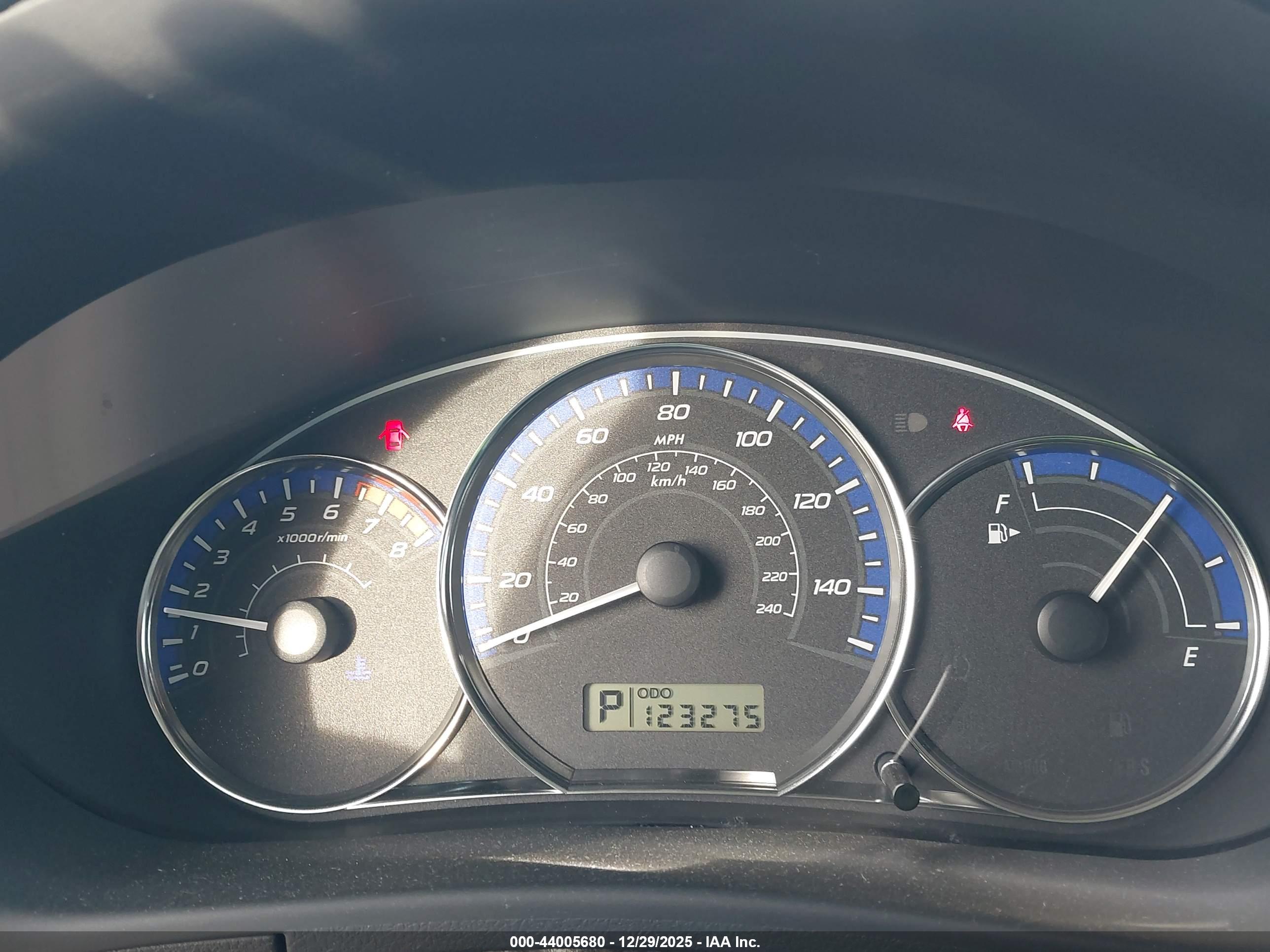 SUBARU FORESTER image 7