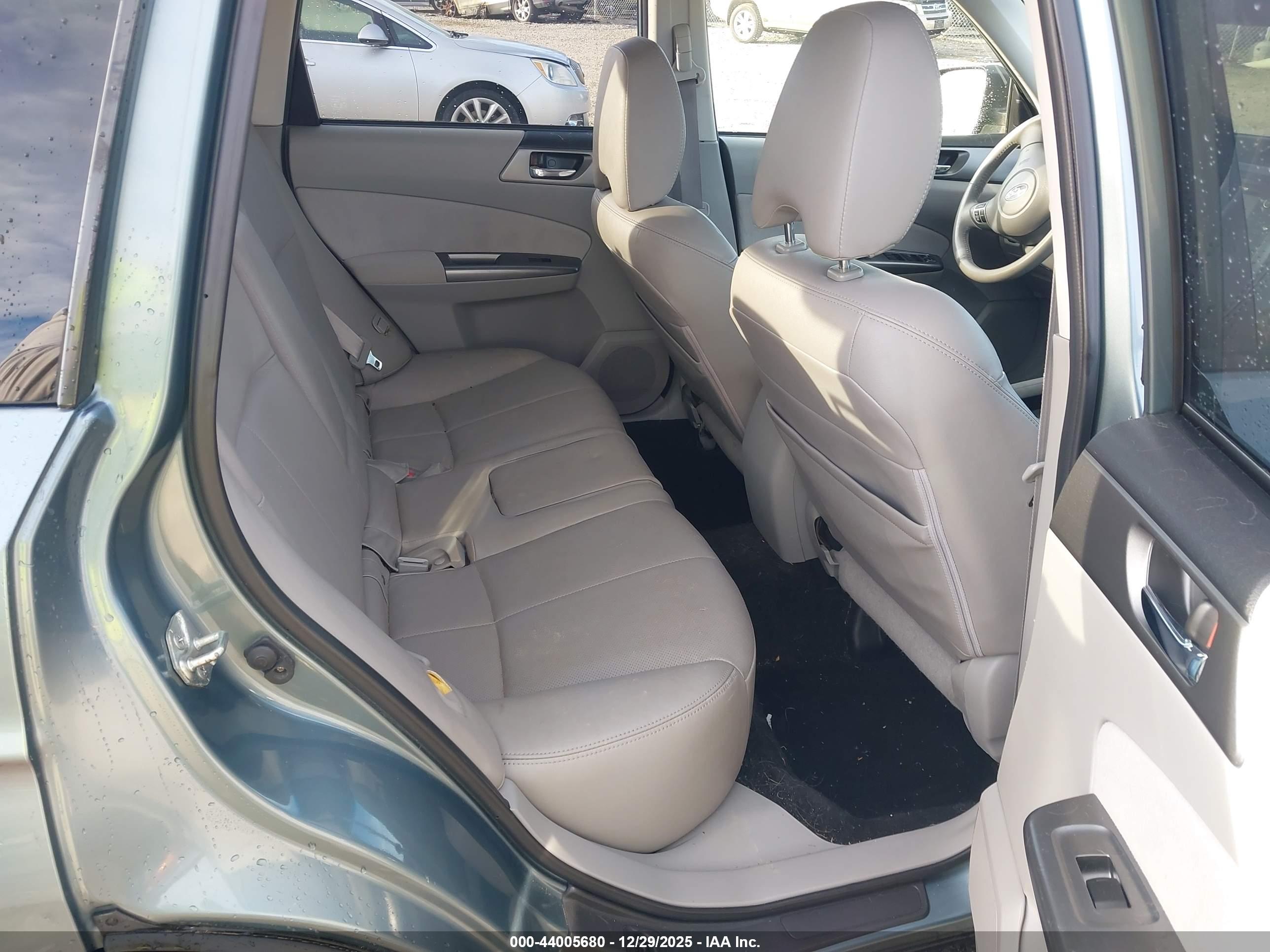 SUBARU FORESTER image 8