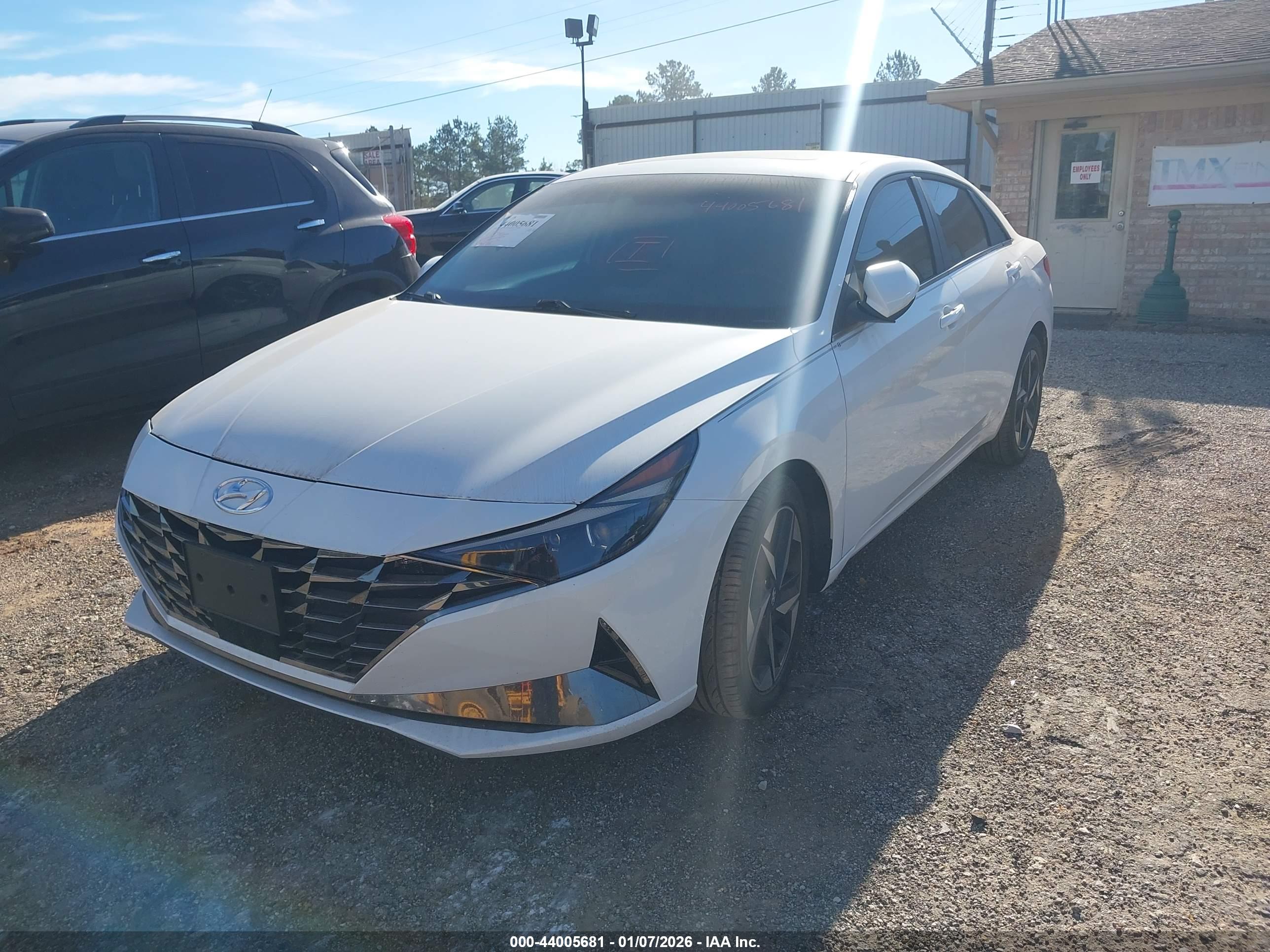 HYUNDAI ELANTRA image 2