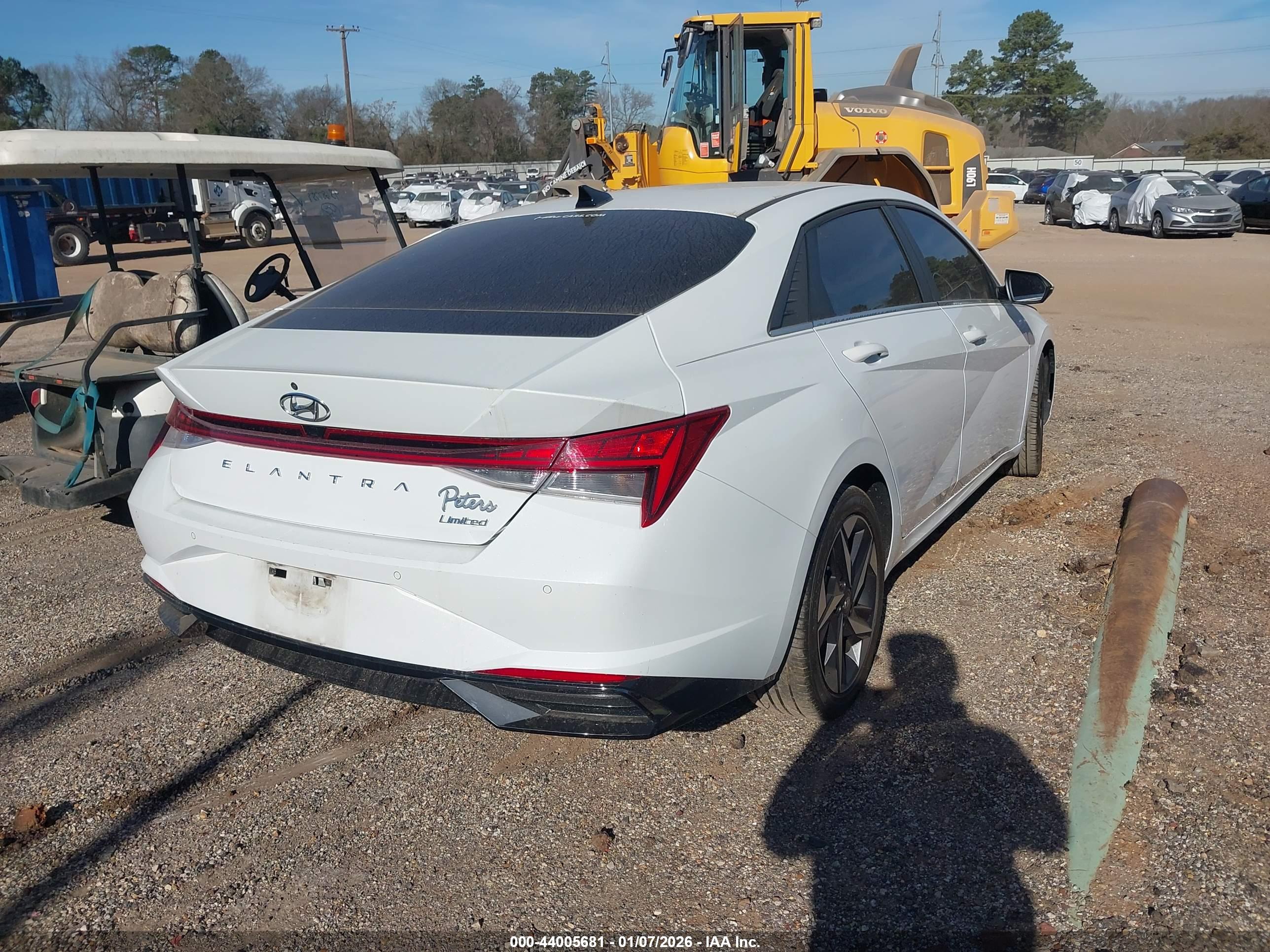 HYUNDAI ELANTRA image 4