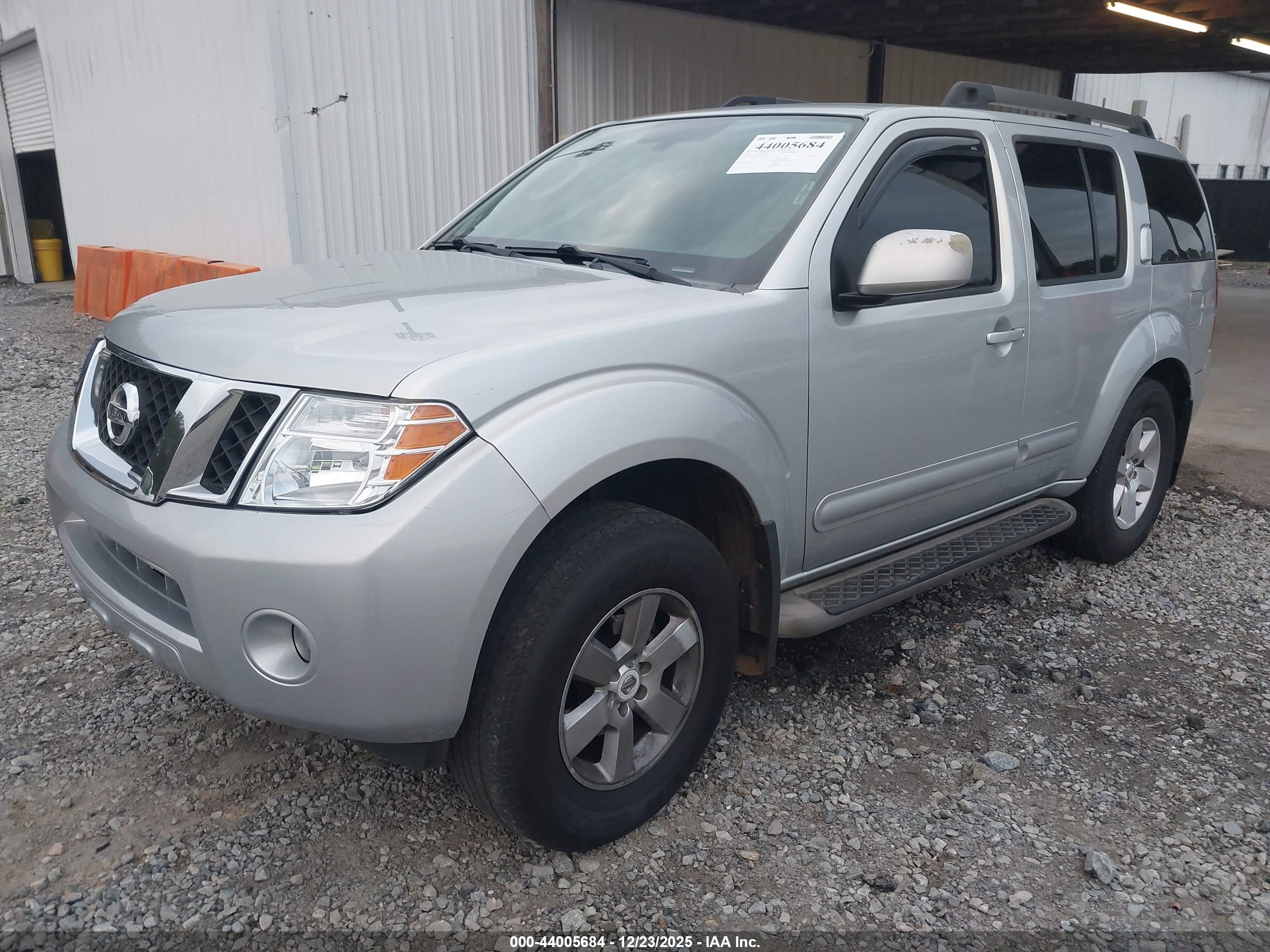 NISSAN PATHFINDER image 2