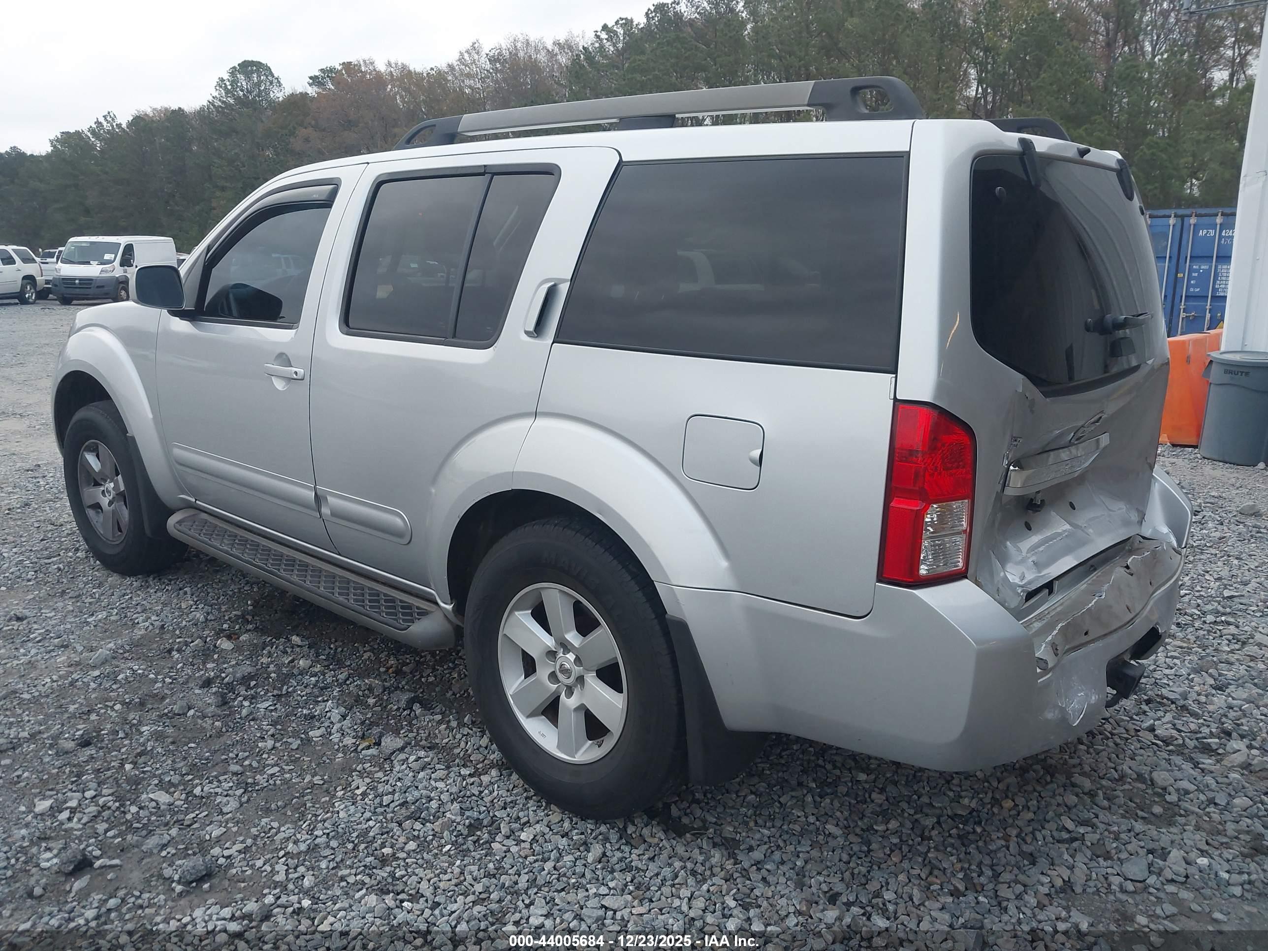 NISSAN PATHFINDER image 3