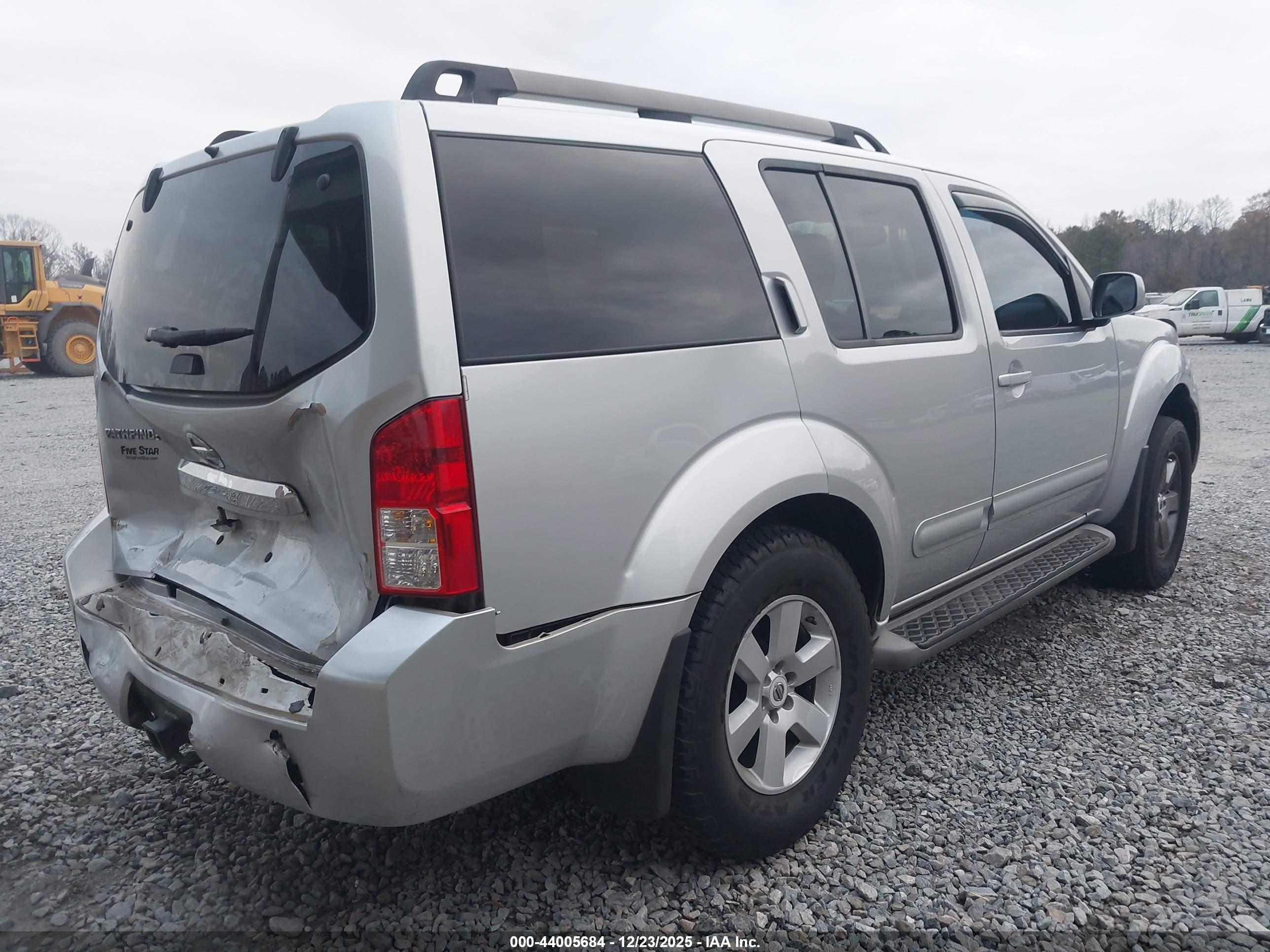 NISSAN PATHFINDER image 4