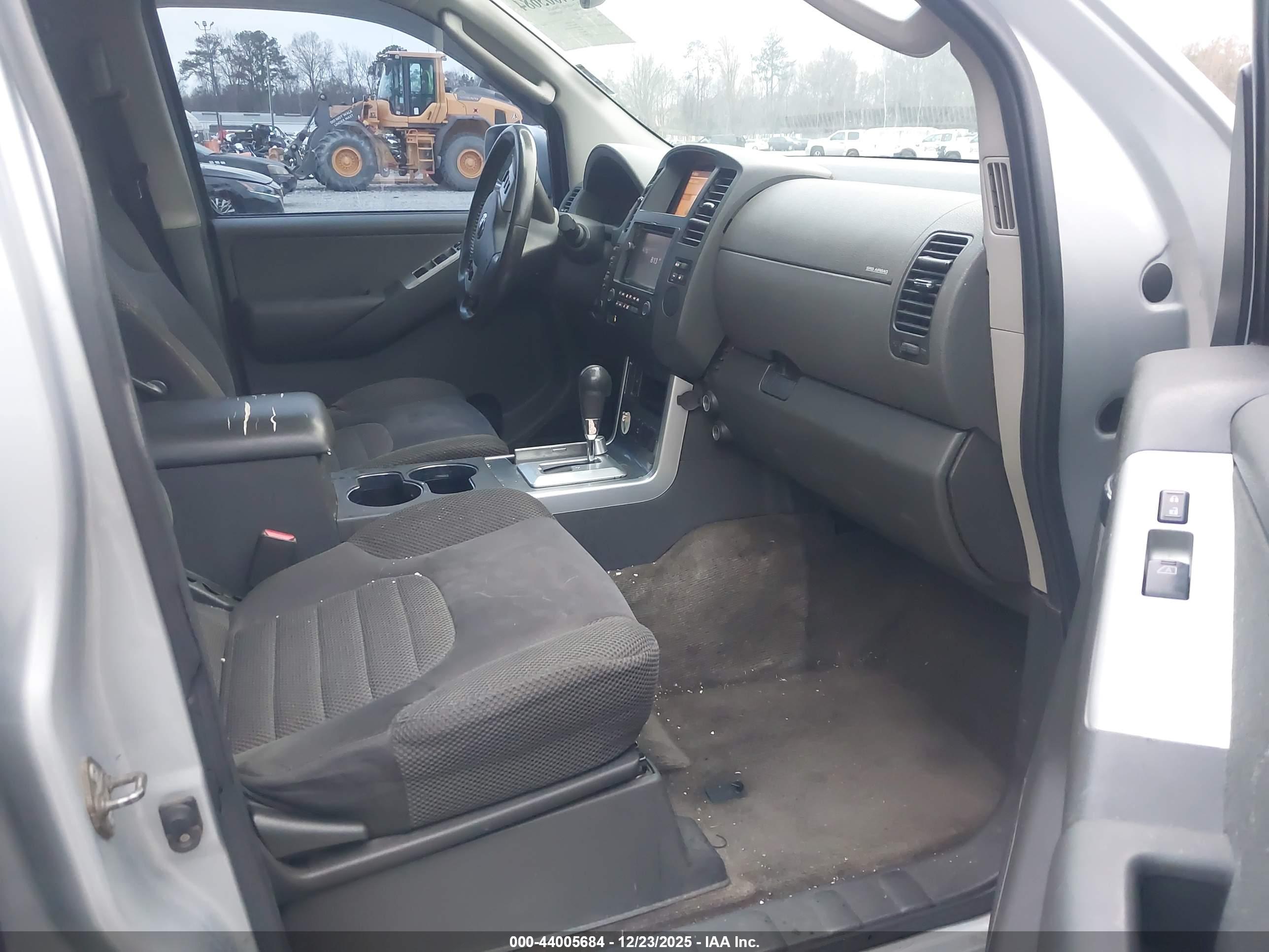 NISSAN PATHFINDER image 5