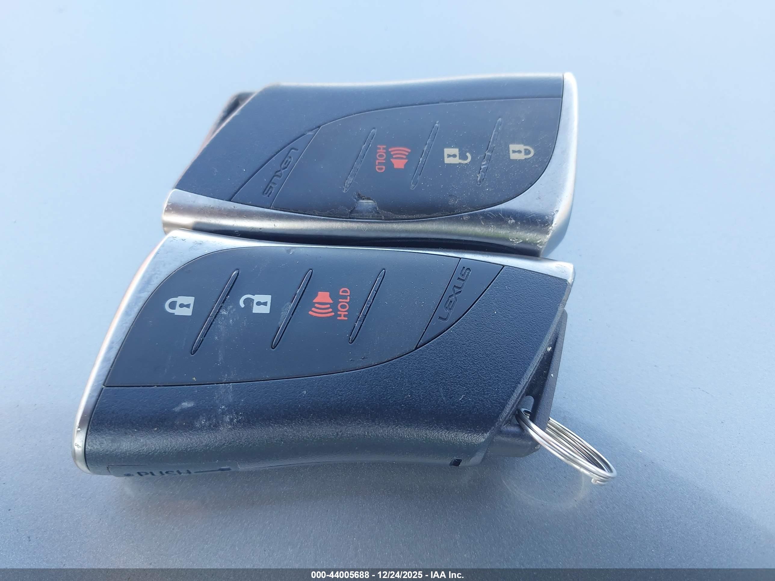 LEXUS UX image 11