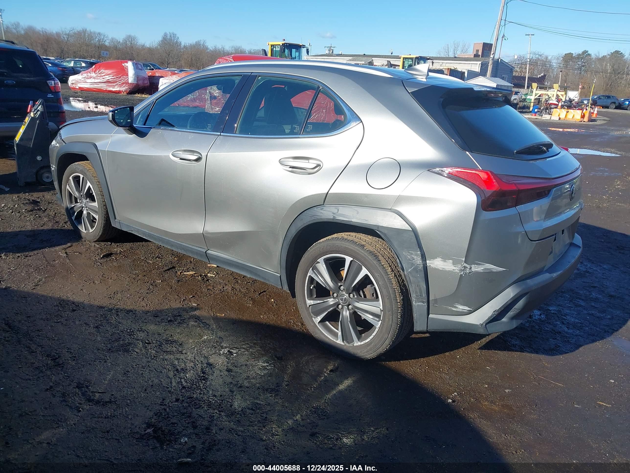 LEXUS UX image 3
