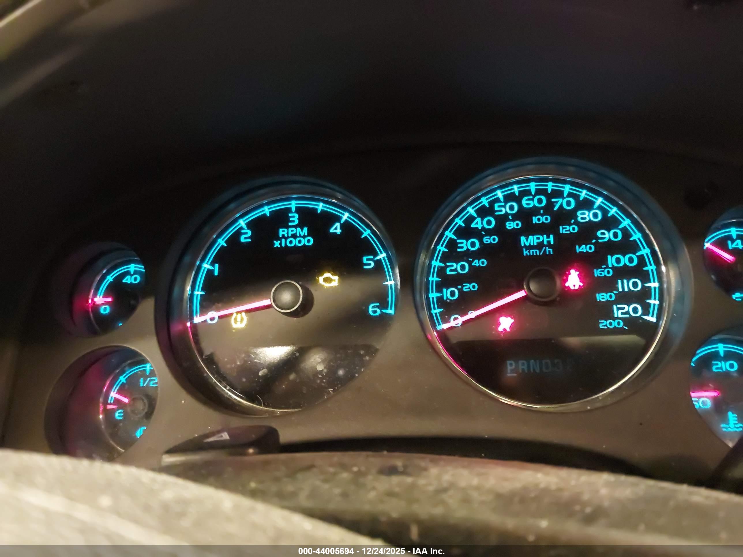 CHEVROLET SUBURBAN image 7