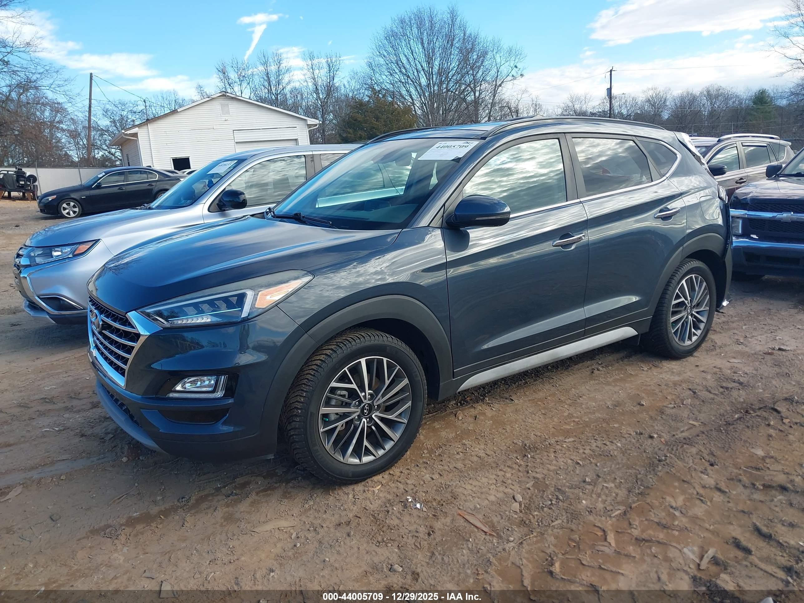 HYUNDAI TUCSON image 2