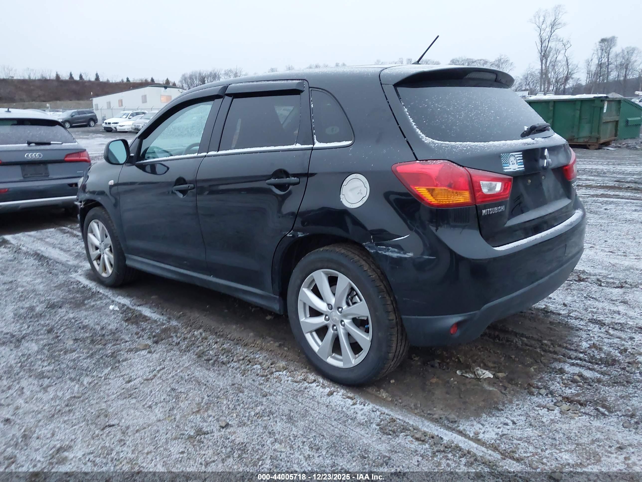 MITSUBISHI OUTLANDER image 3
