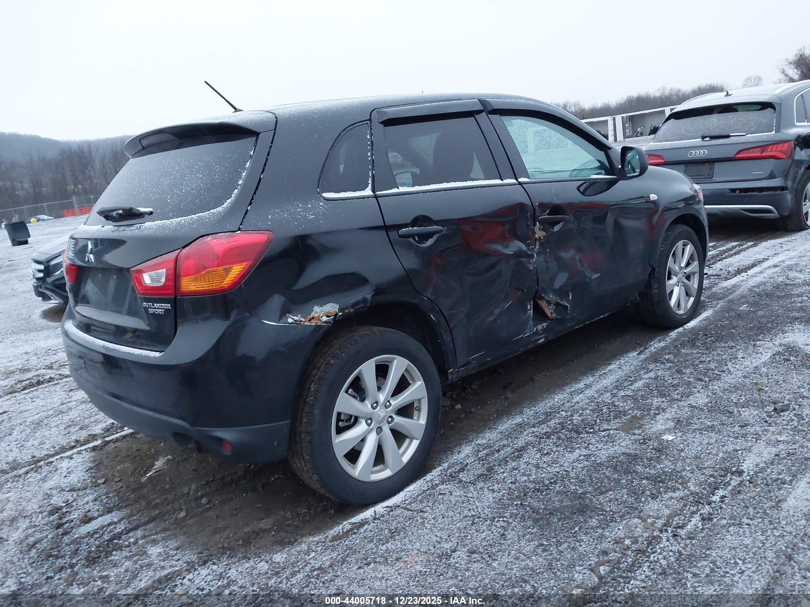 MITSUBISHI OUTLANDER image 4