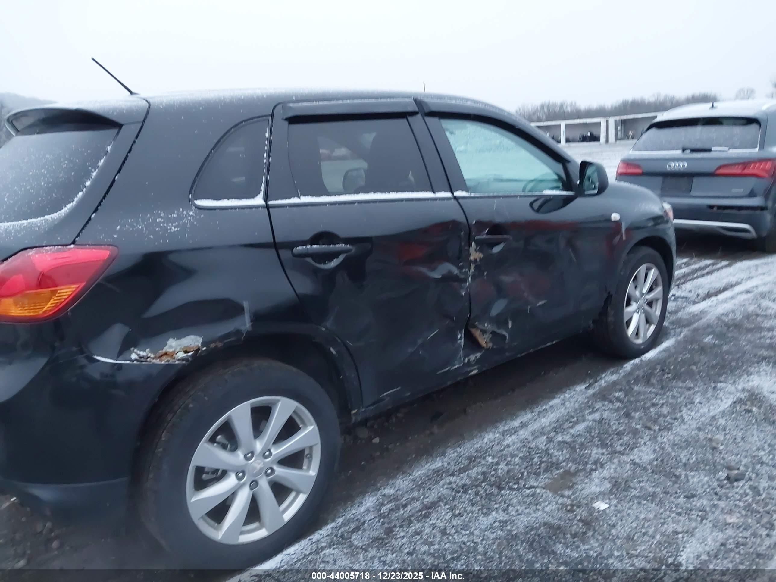 MITSUBISHI OUTLANDER image 6