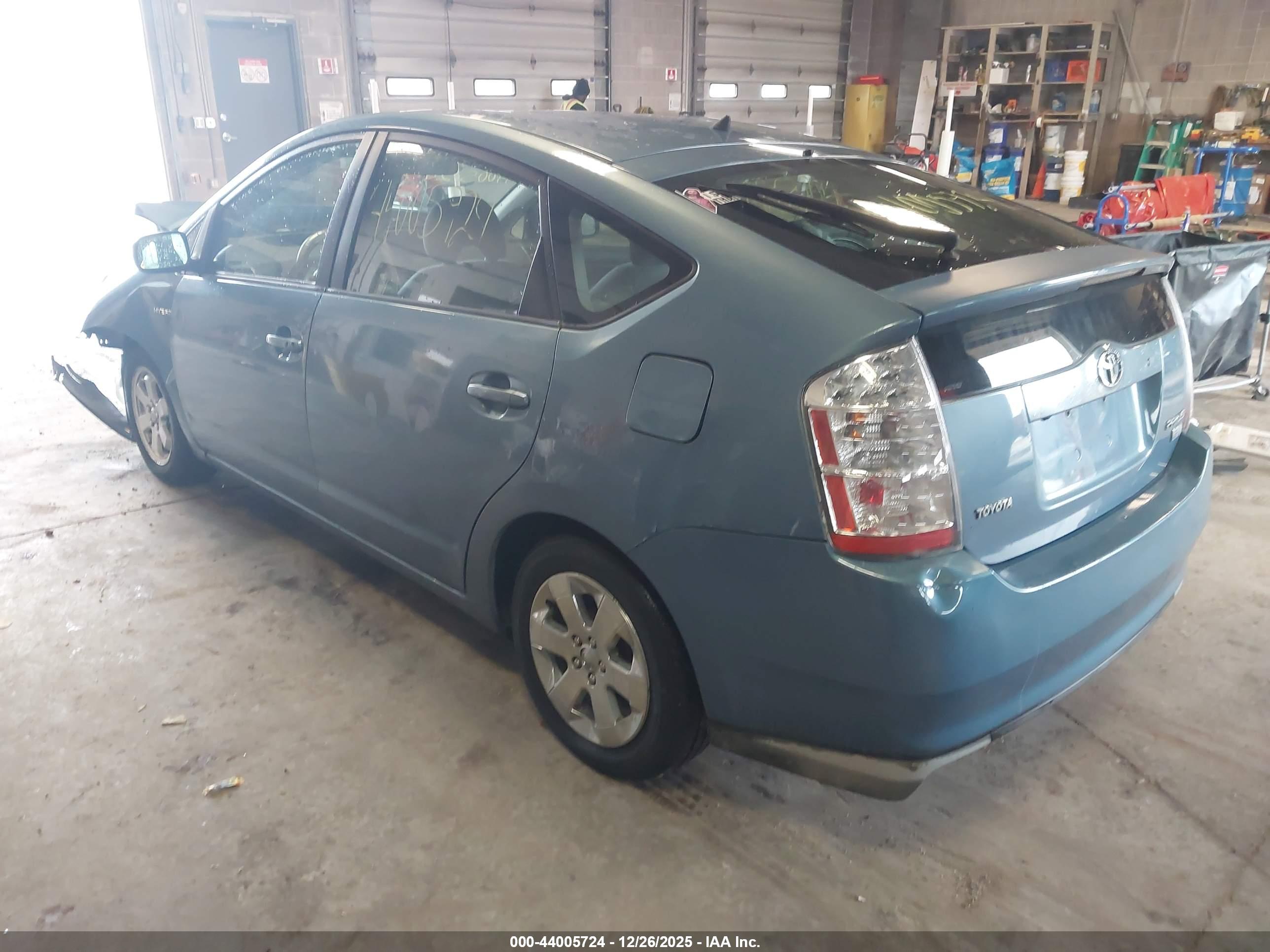 TOYOTA PRIUS image 3