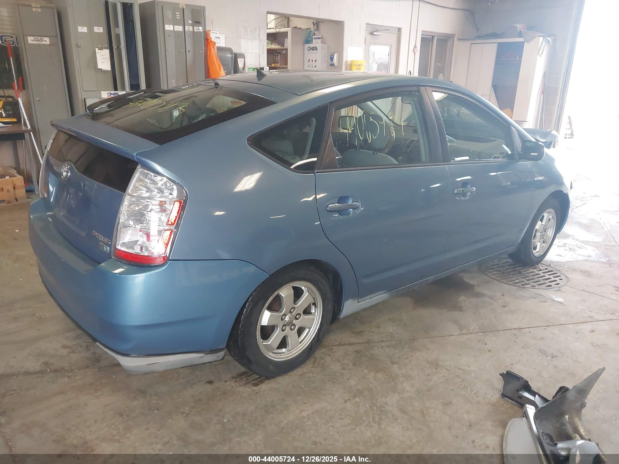 TOYOTA PRIUS image 4