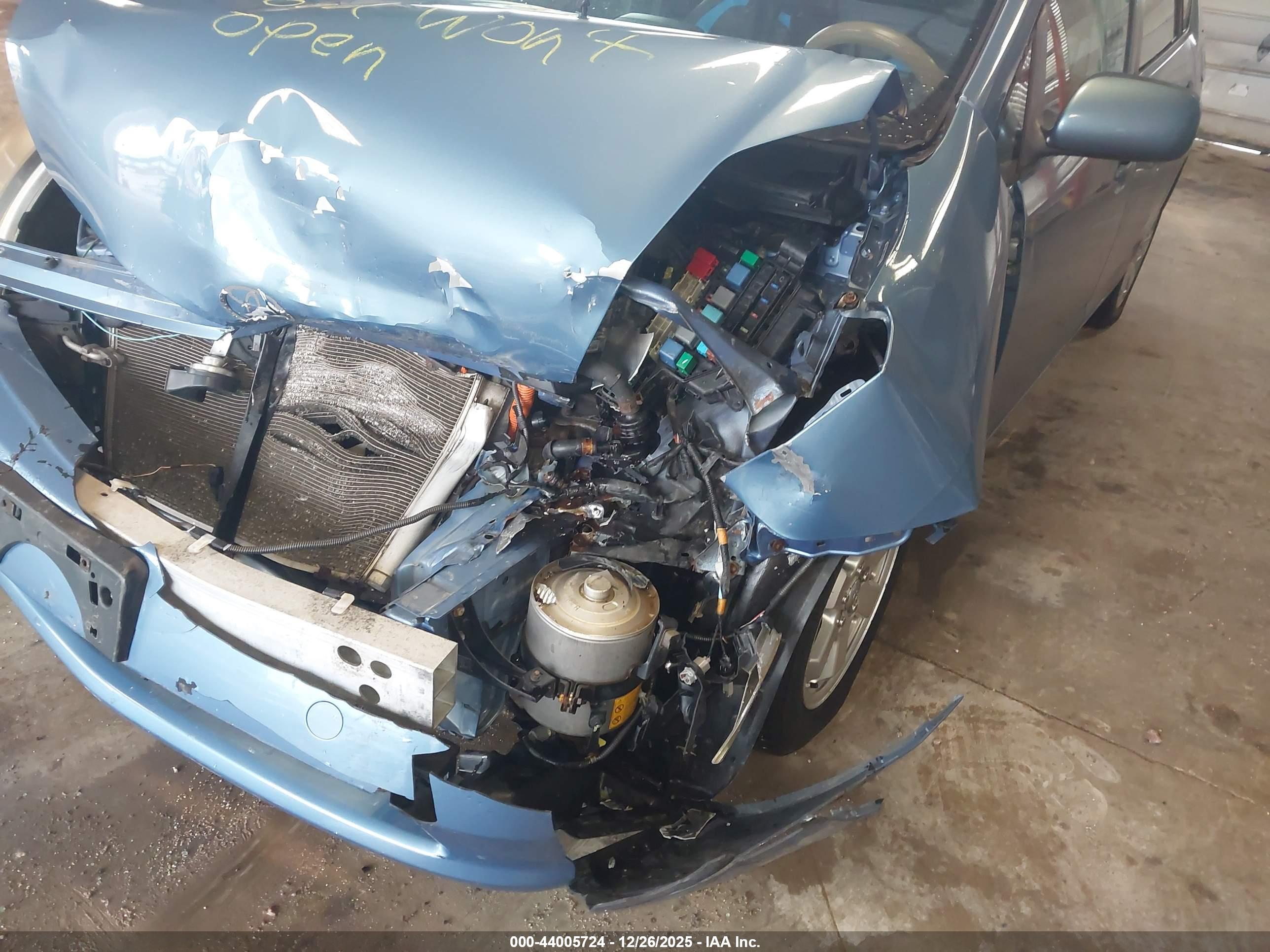 TOYOTA PRIUS image 6