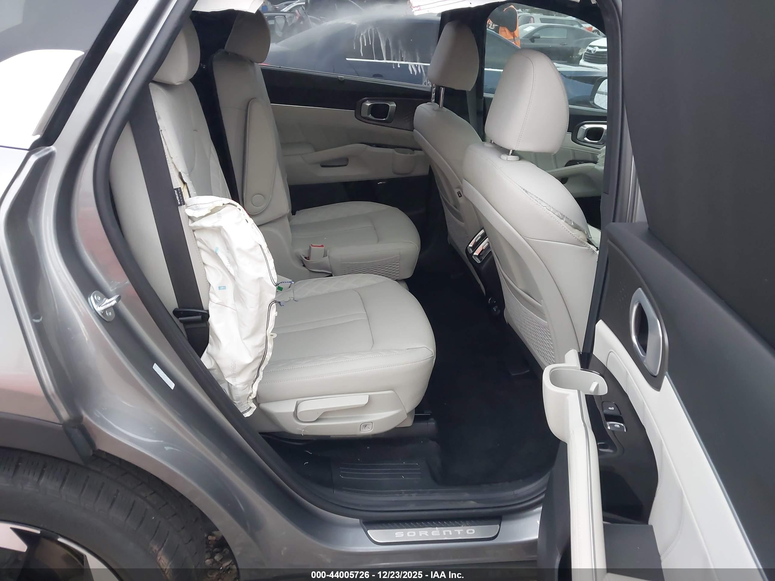 KIA SORENTO image 8