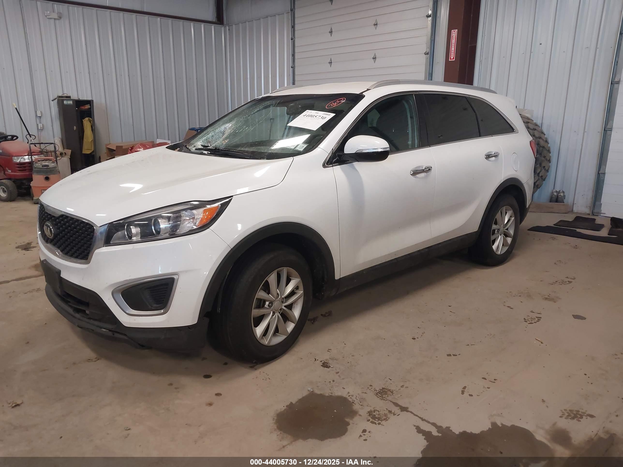 KIA SORENTO image 2