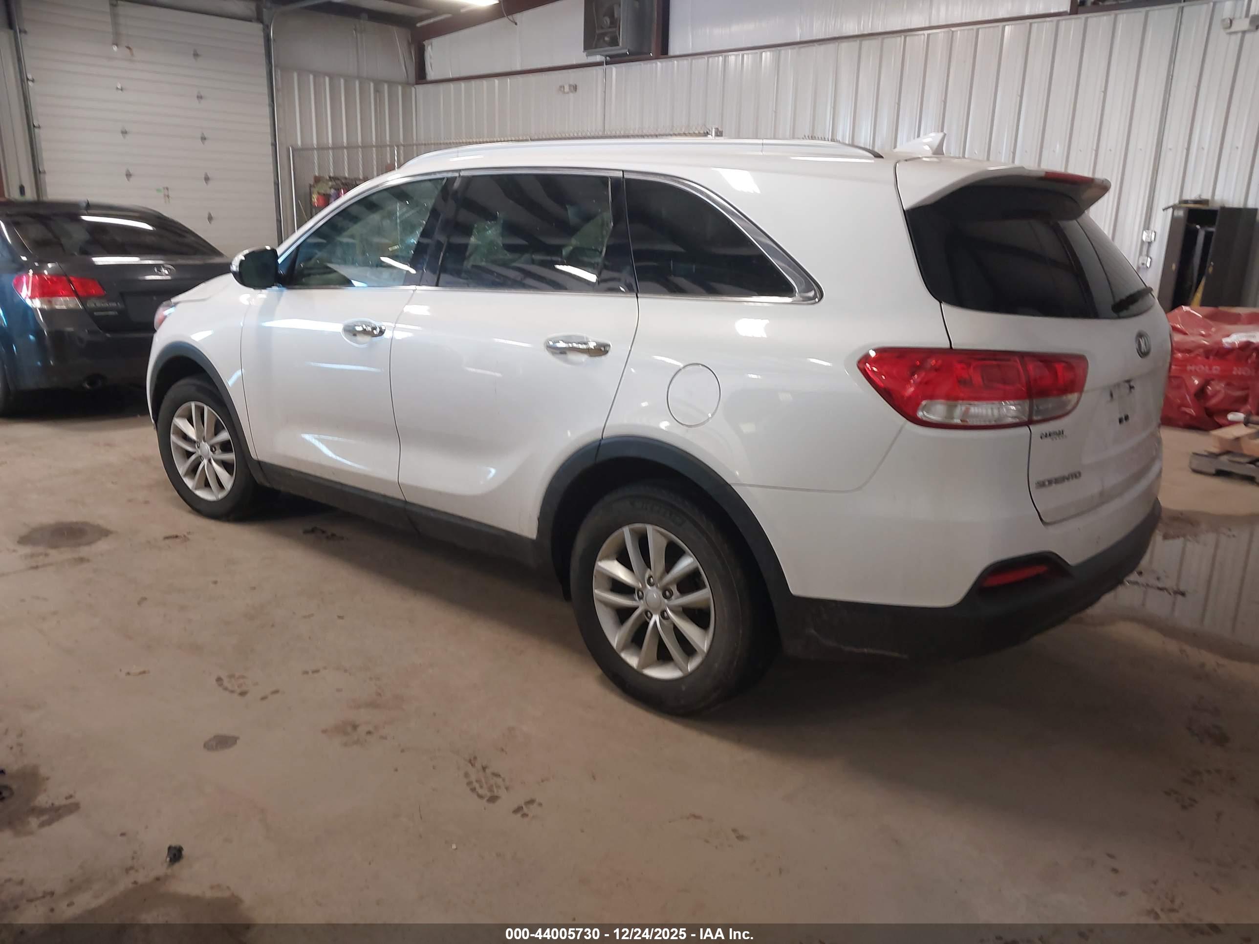 KIA SORENTO image 3