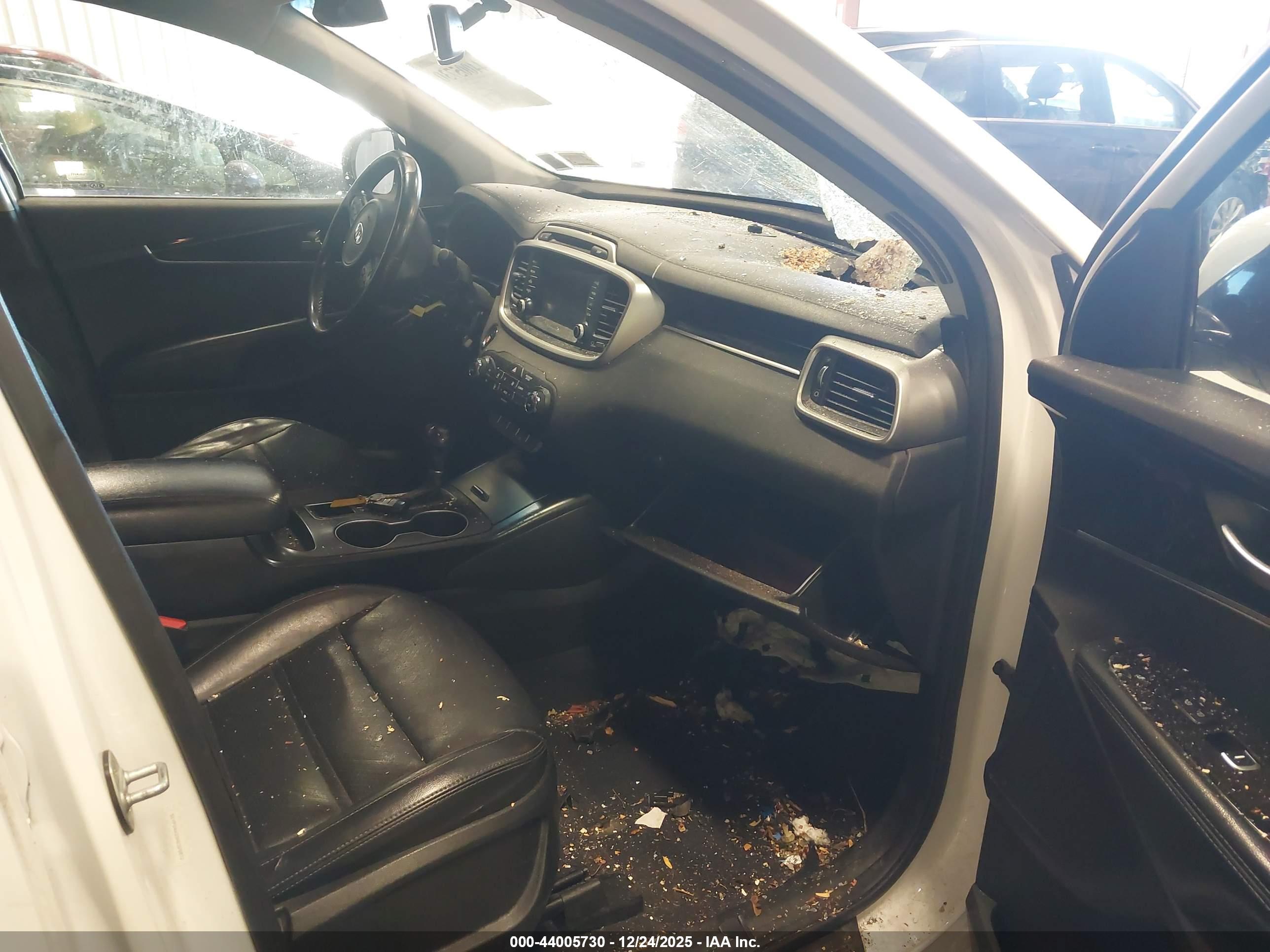 KIA SORENTO image 5