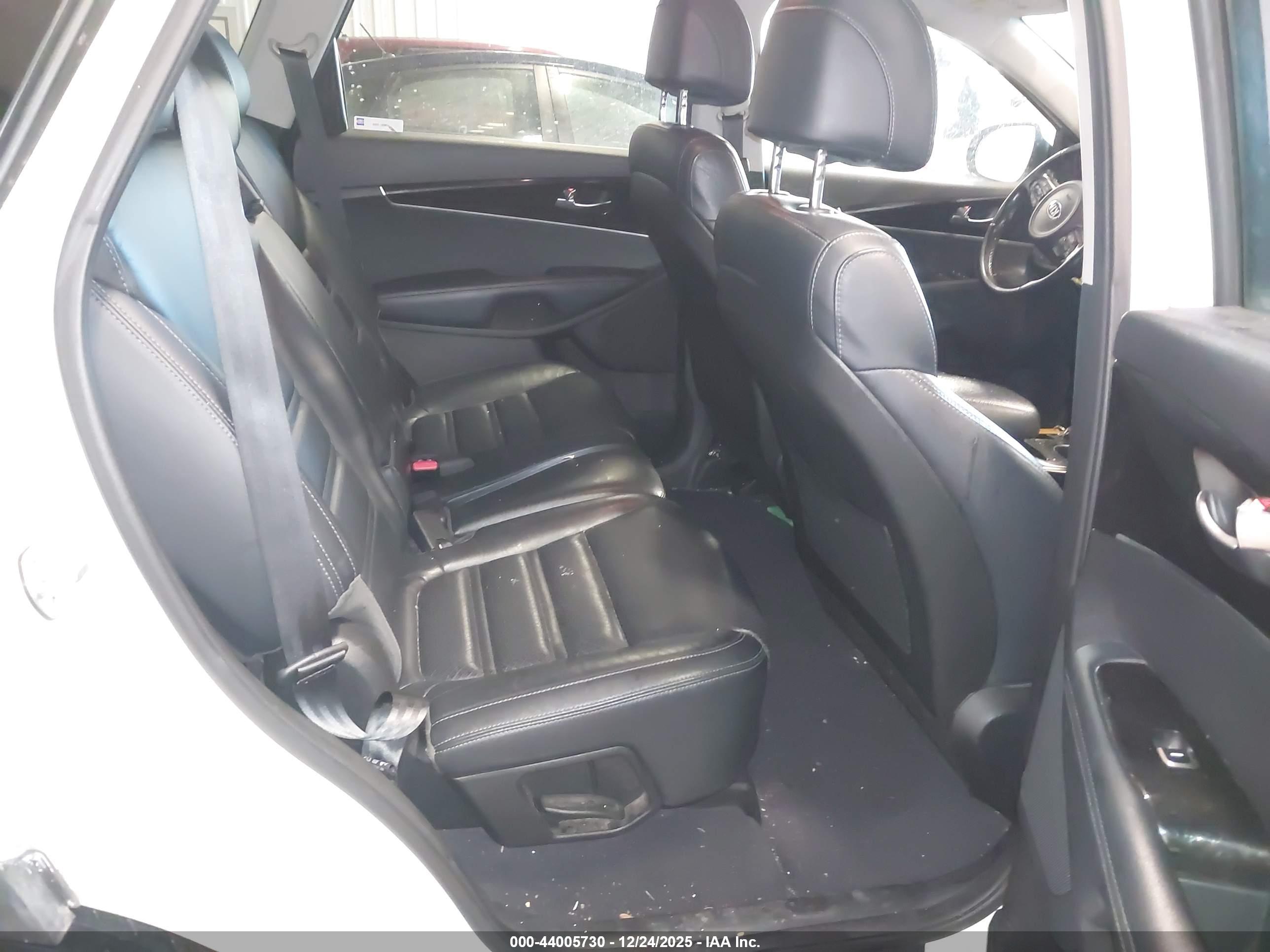 KIA SORENTO image 8