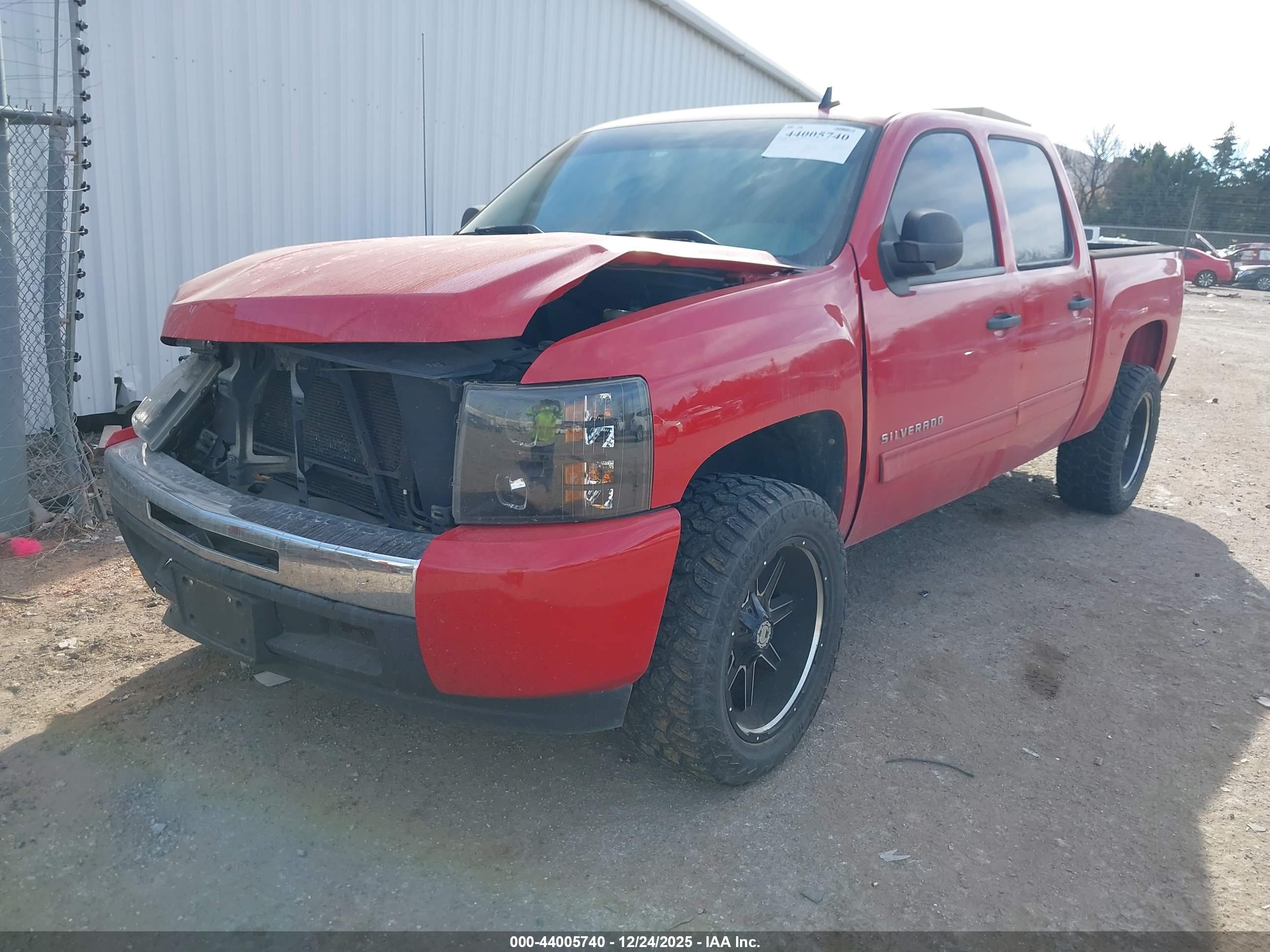 CHEVROLET SILVERADO image 2