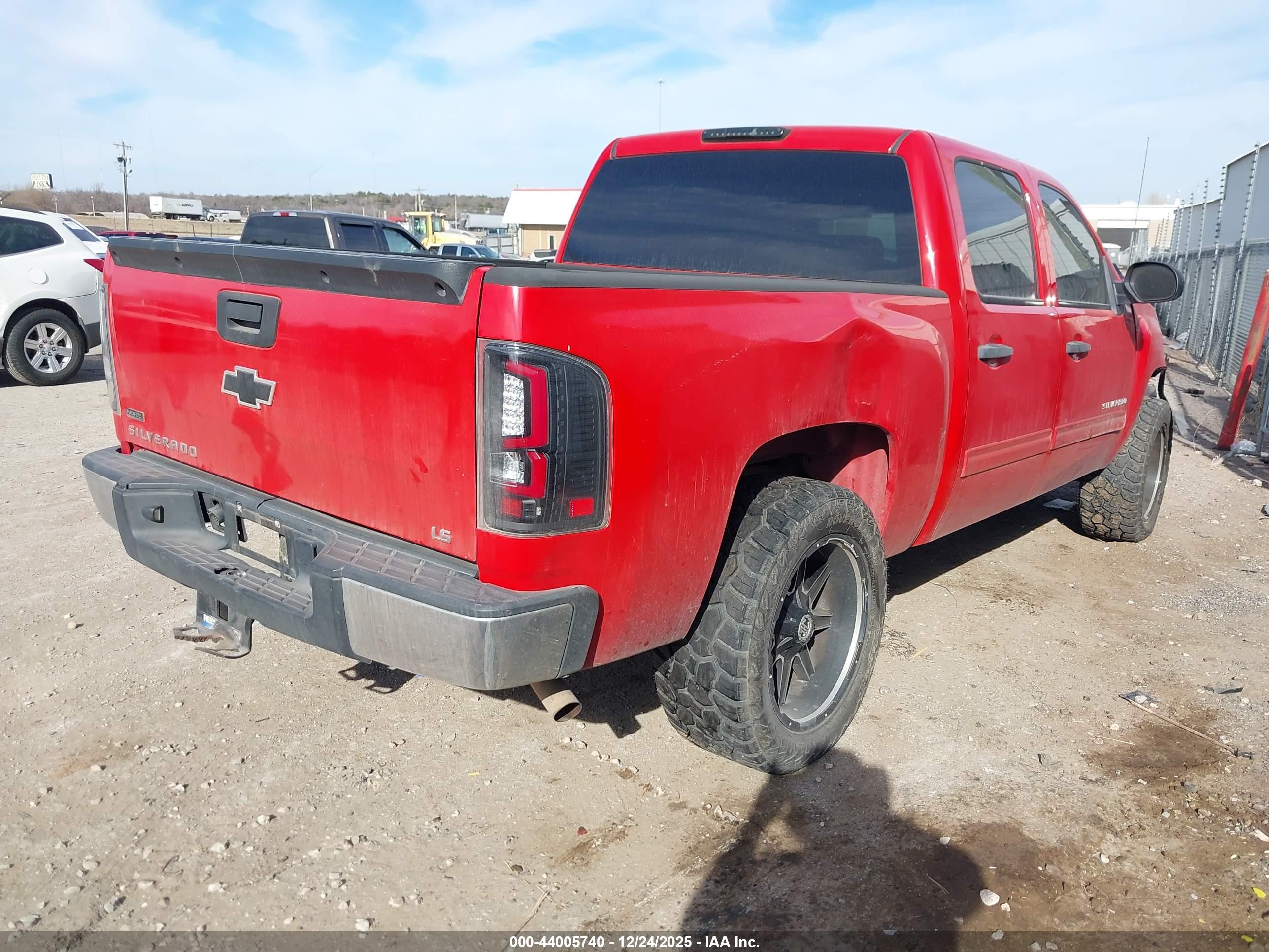 CHEVROLET SILVERADO image 4