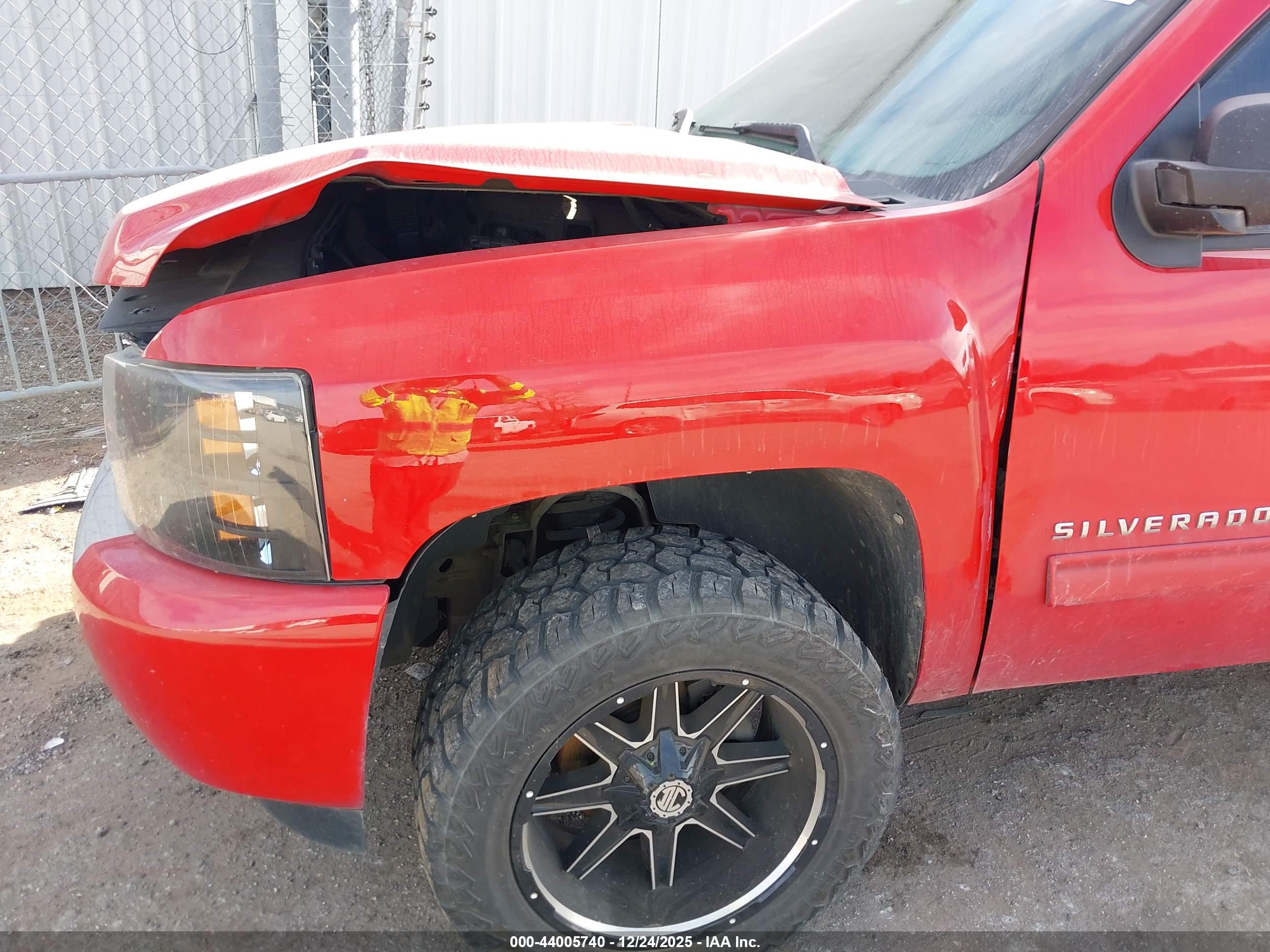 CHEVROLET SILVERADO image 6
