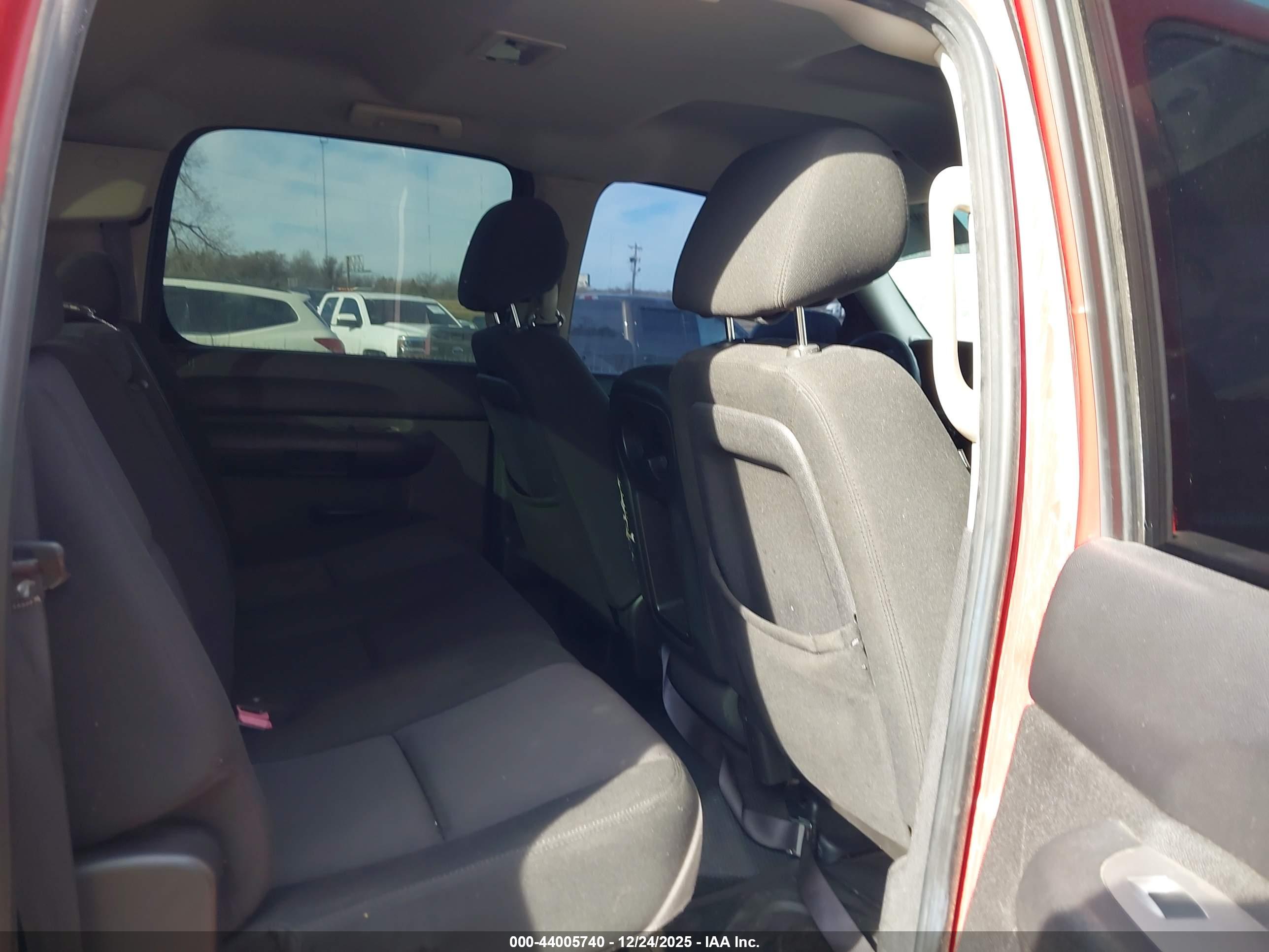CHEVROLET SILVERADO image 8