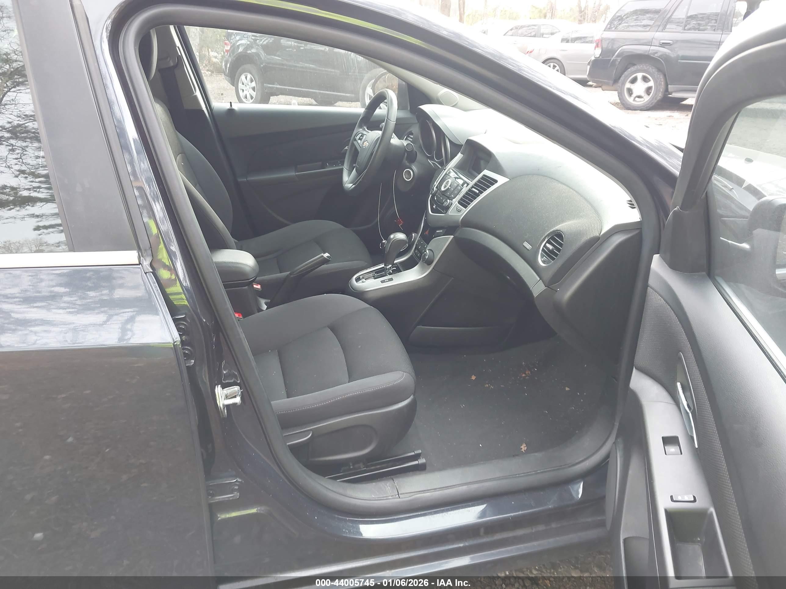 CHEVROLET CRUZE image 5