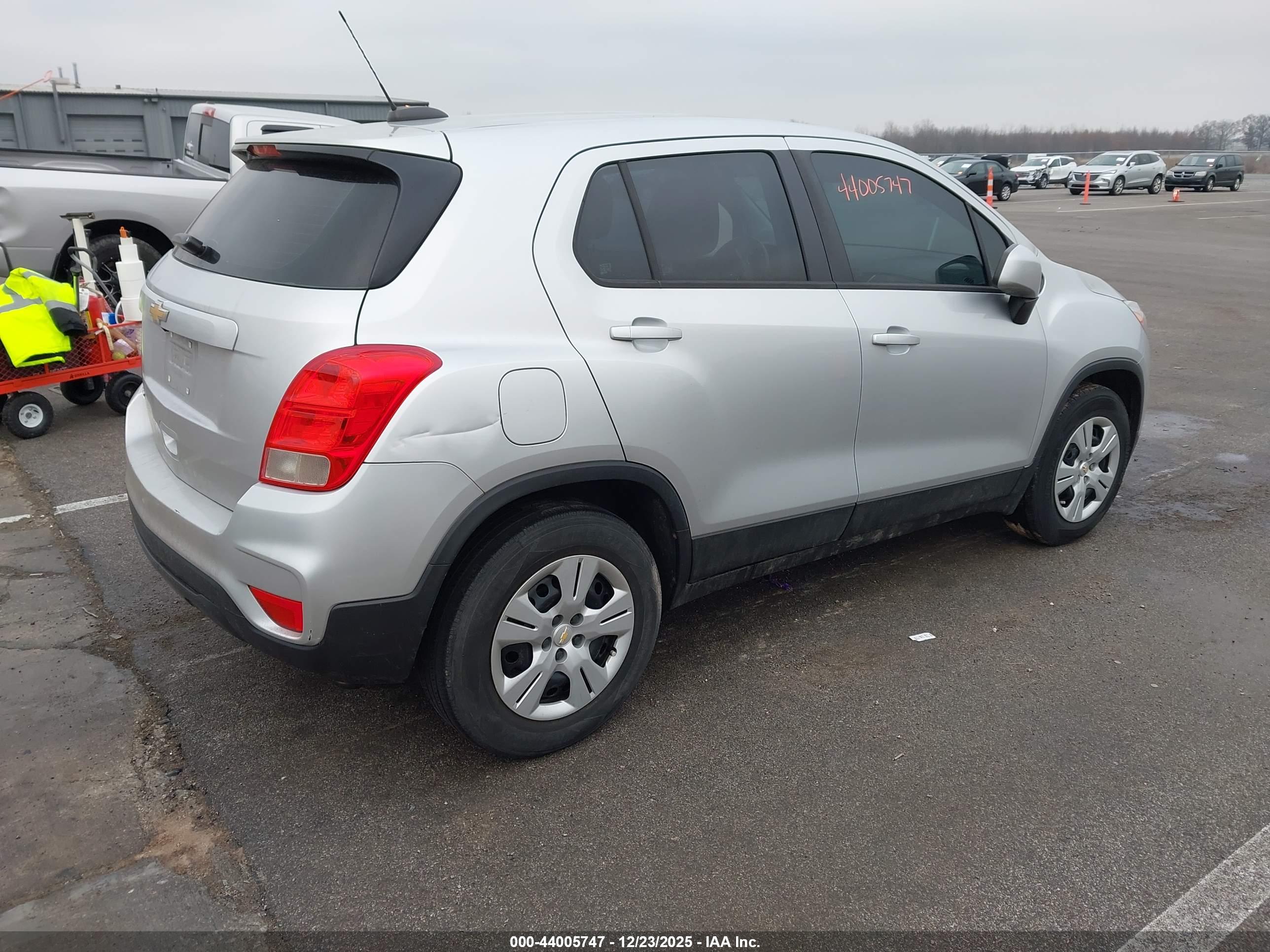 CHEVROLET TRAX image 4