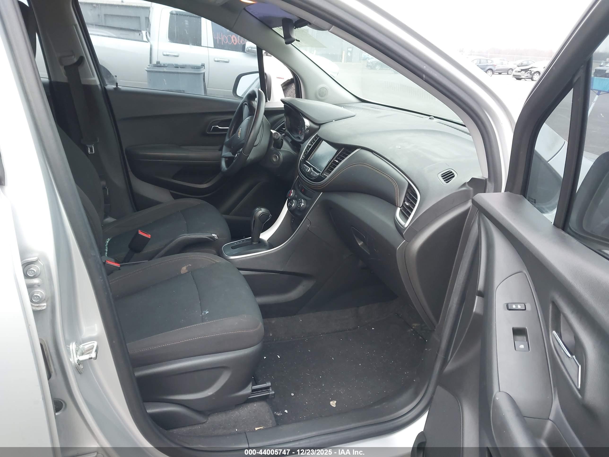 CHEVROLET TRAX image 5