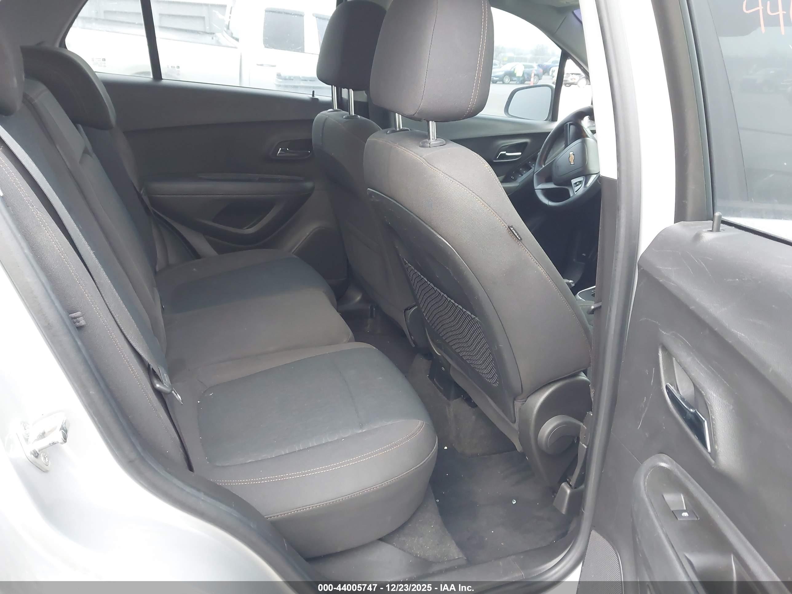 CHEVROLET TRAX image 8