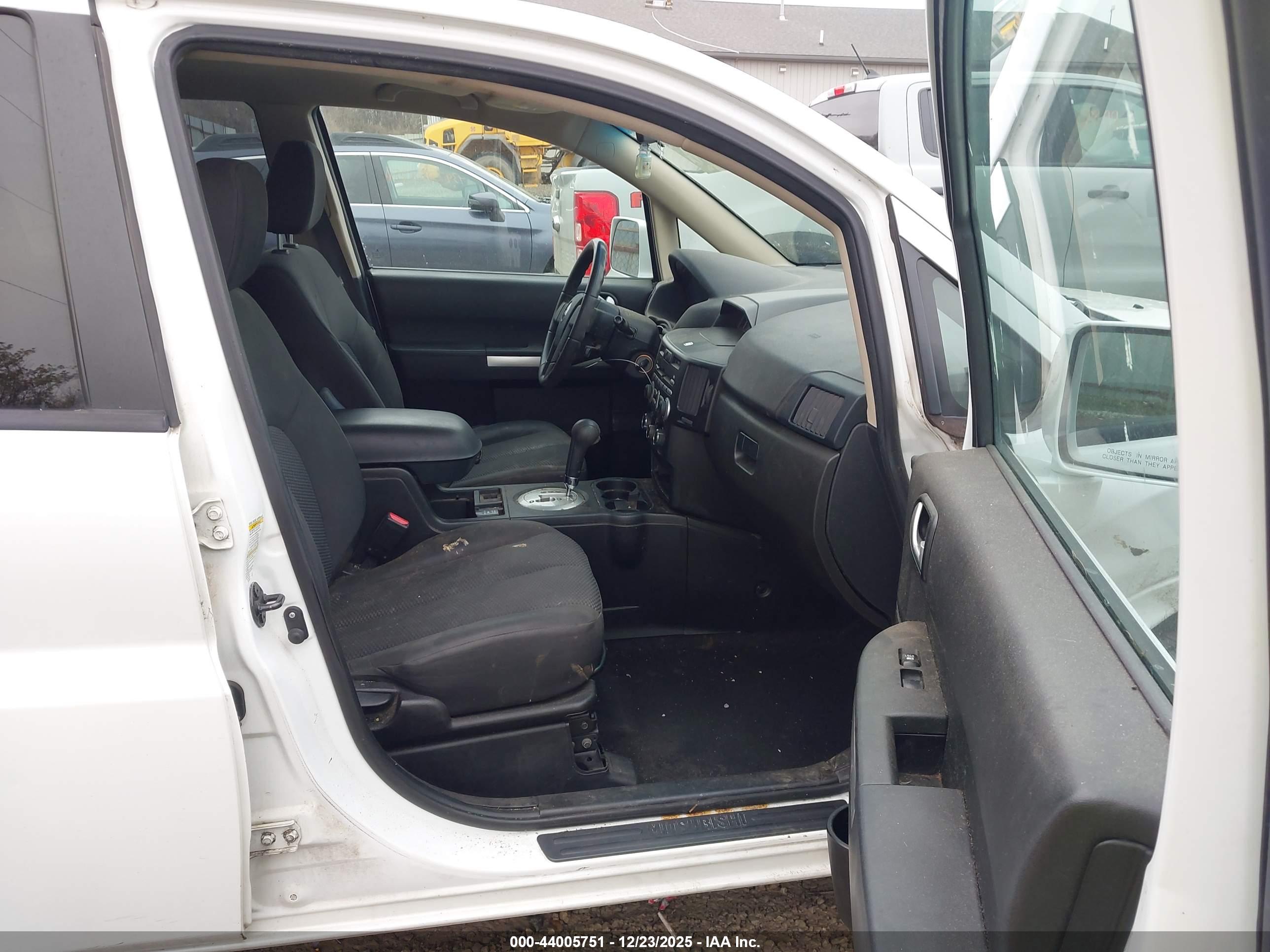 MITSUBISHI ENDEAVOR image 5