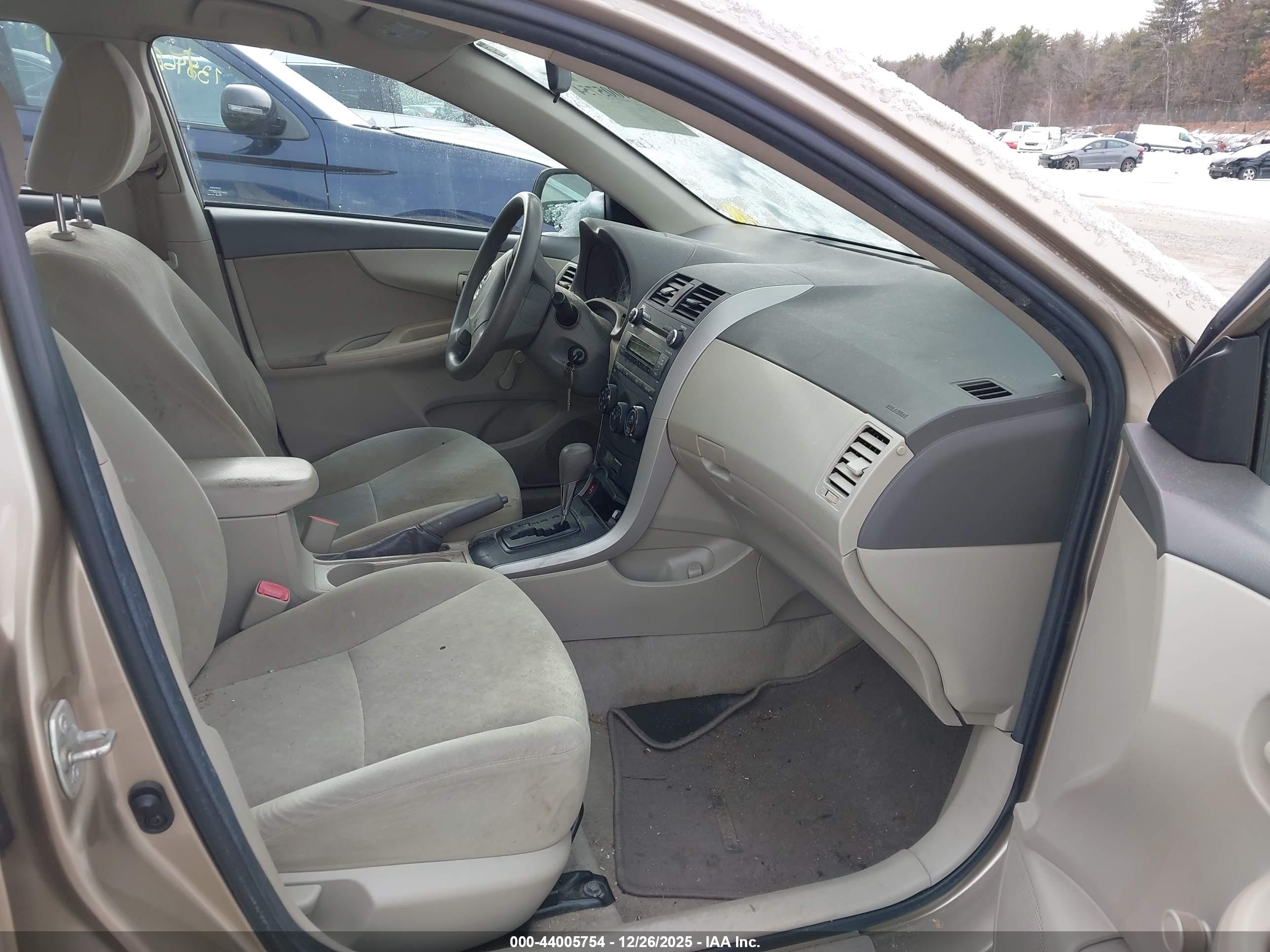 TOYOTA COROLLA image 5