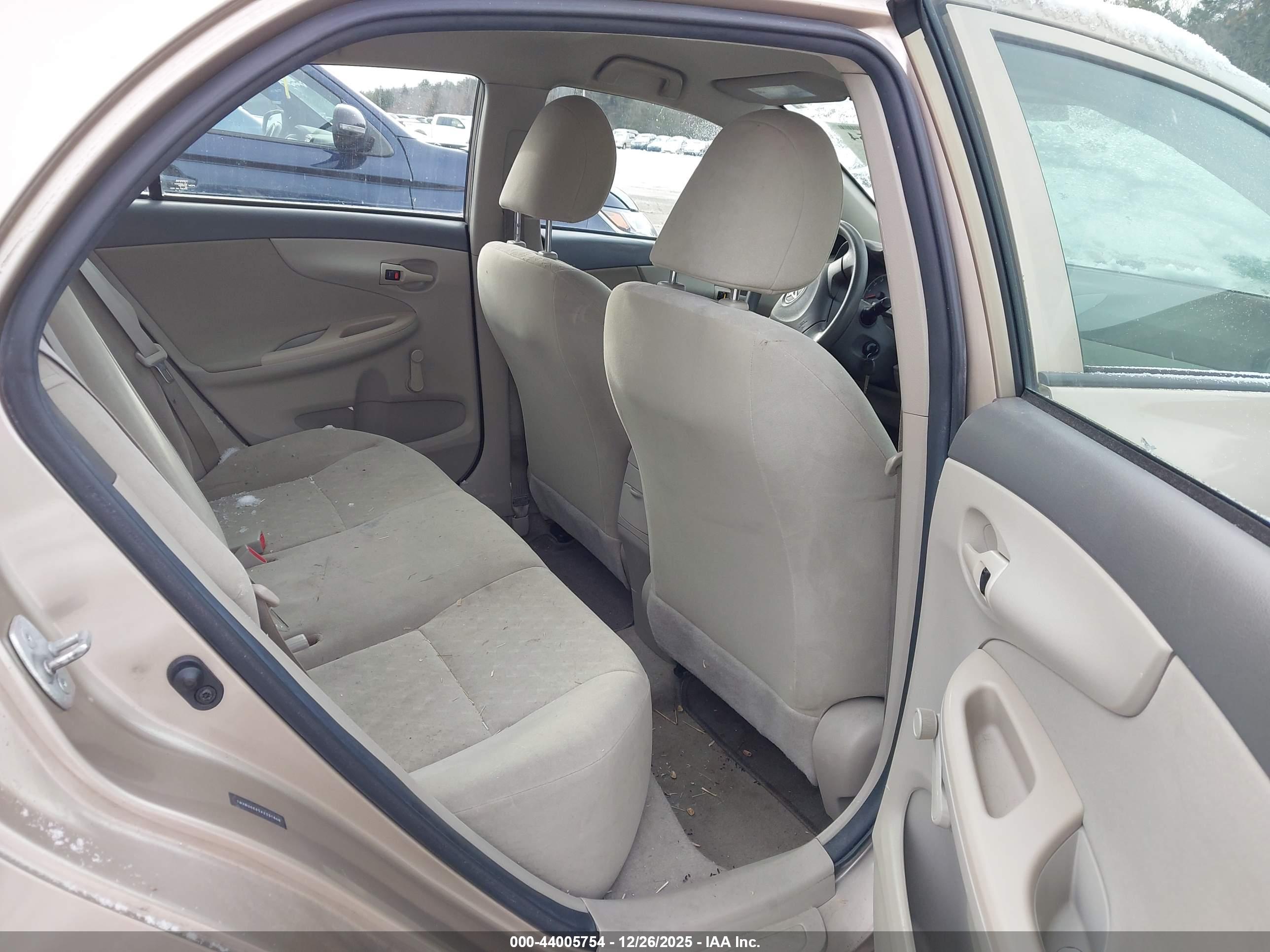 TOYOTA COROLLA image 8