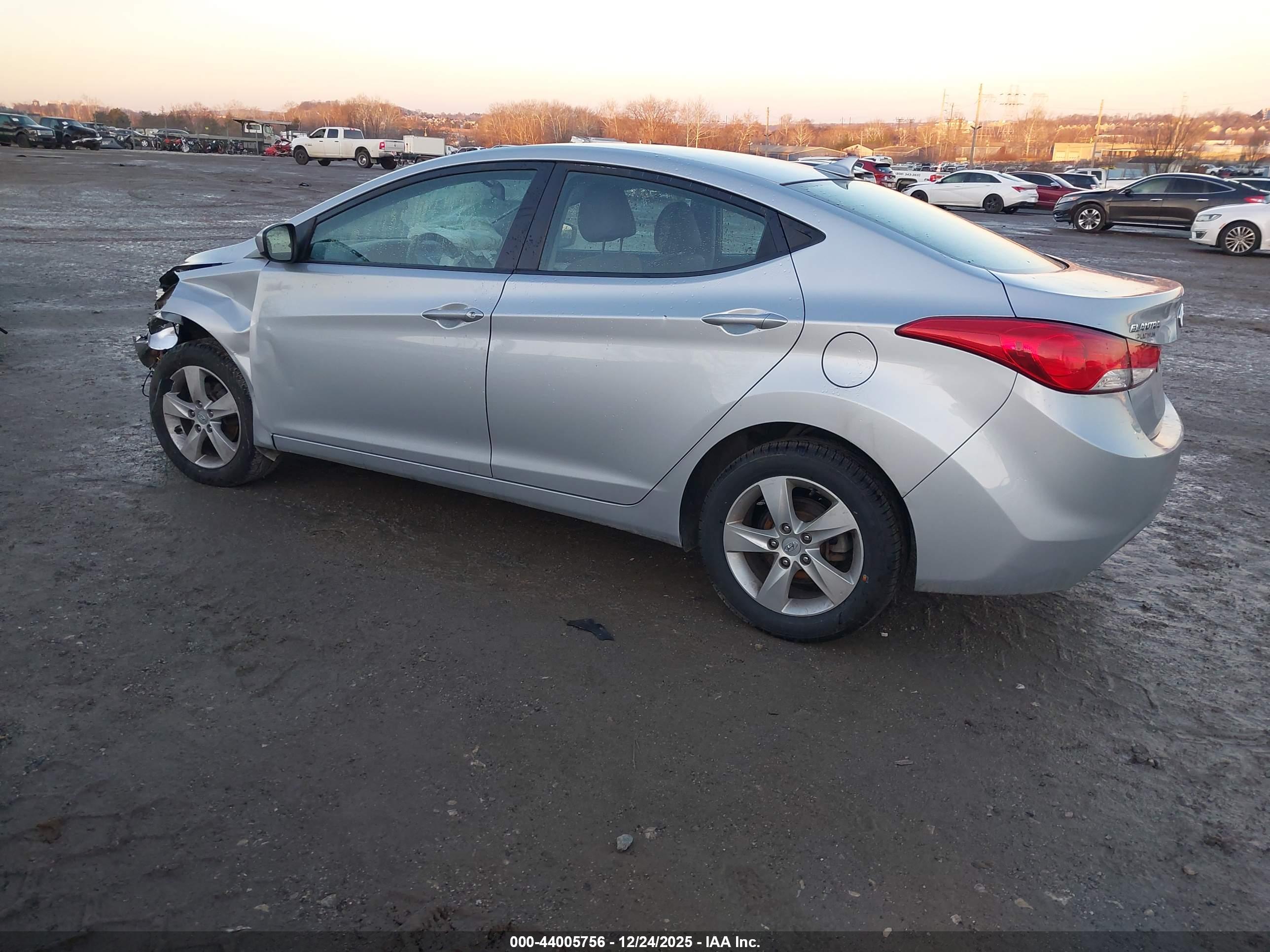 HYUNDAI ELANTRA image 3