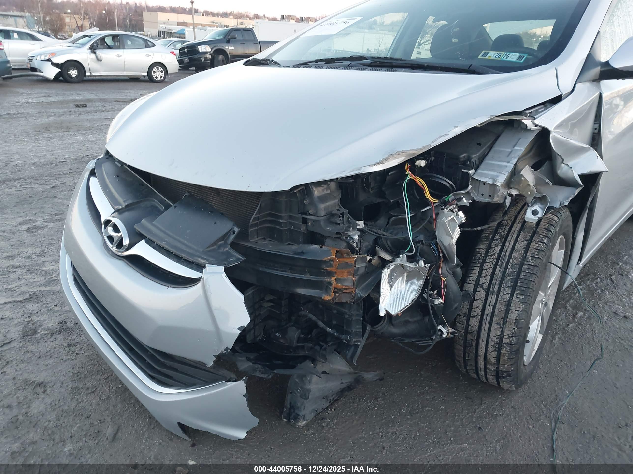 HYUNDAI ELANTRA image 6