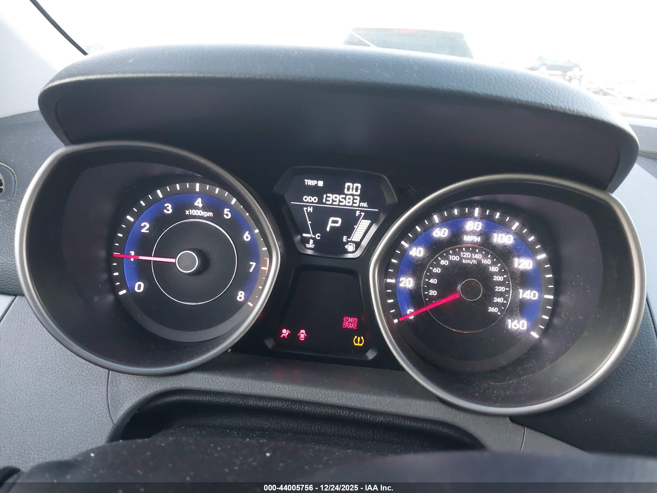 HYUNDAI ELANTRA image 7