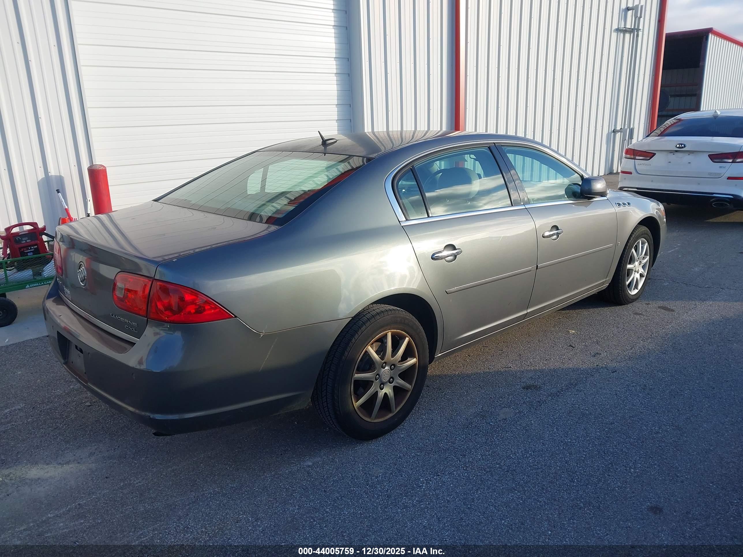 BUICK LUCERNE image 4
