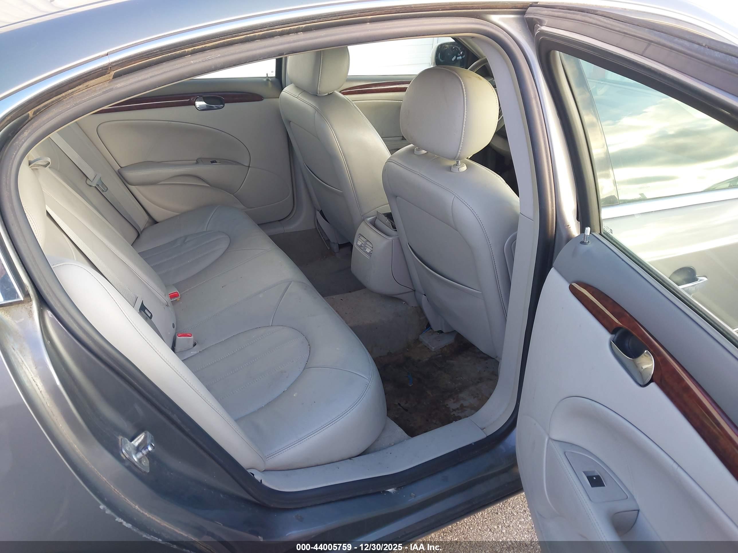 BUICK LUCERNE image 8