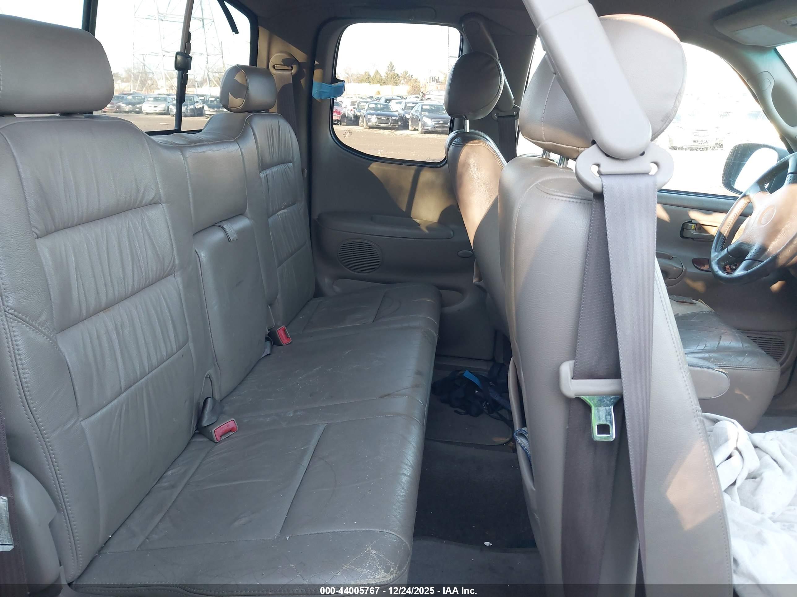 TOYOTA TUNDRA image 8