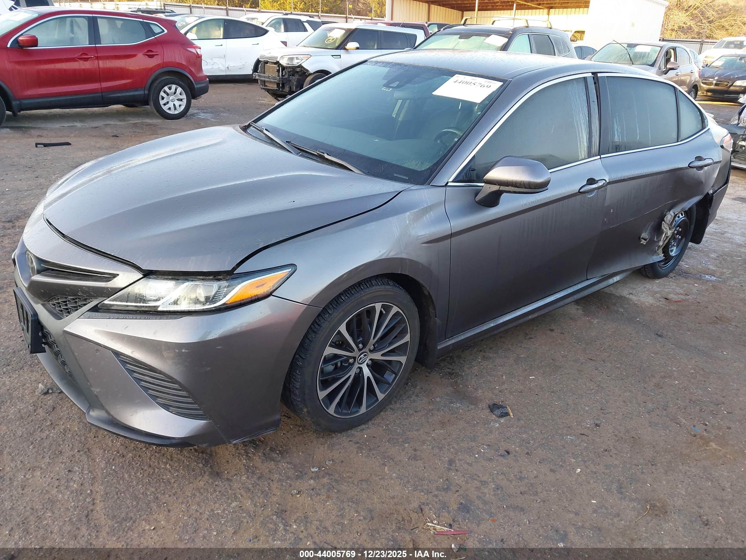 TOYOTA CAMRY image 2