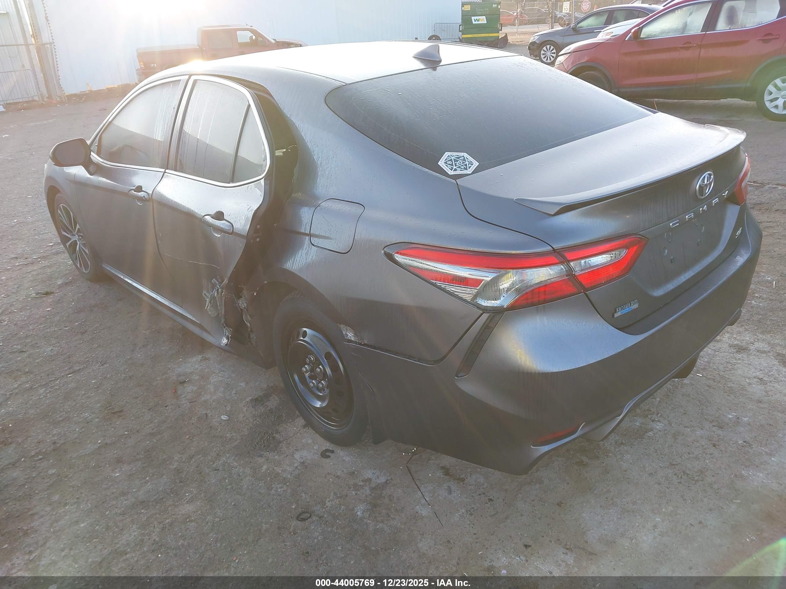 TOYOTA CAMRY image 3