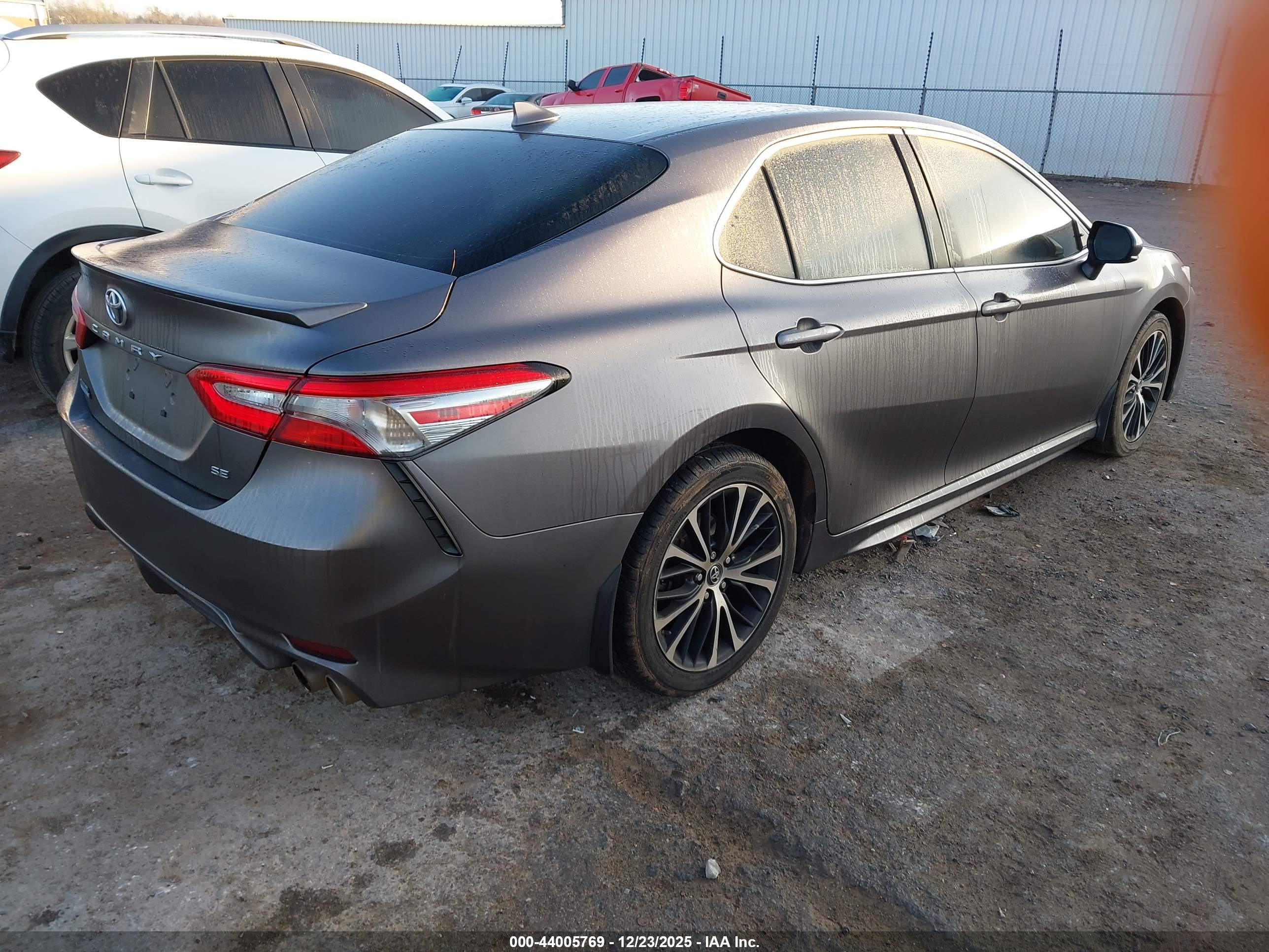 TOYOTA CAMRY image 4