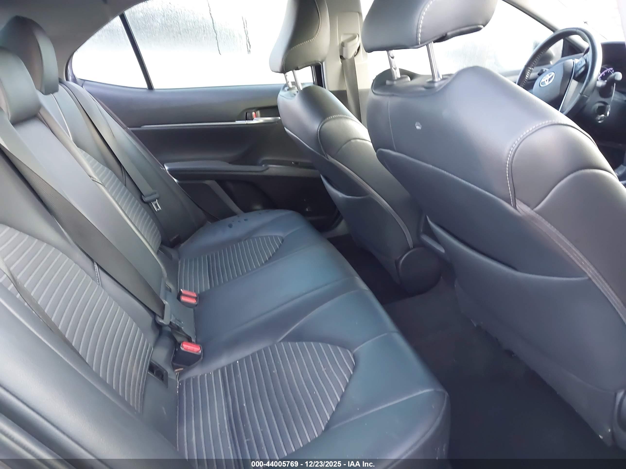TOYOTA CAMRY image 8
