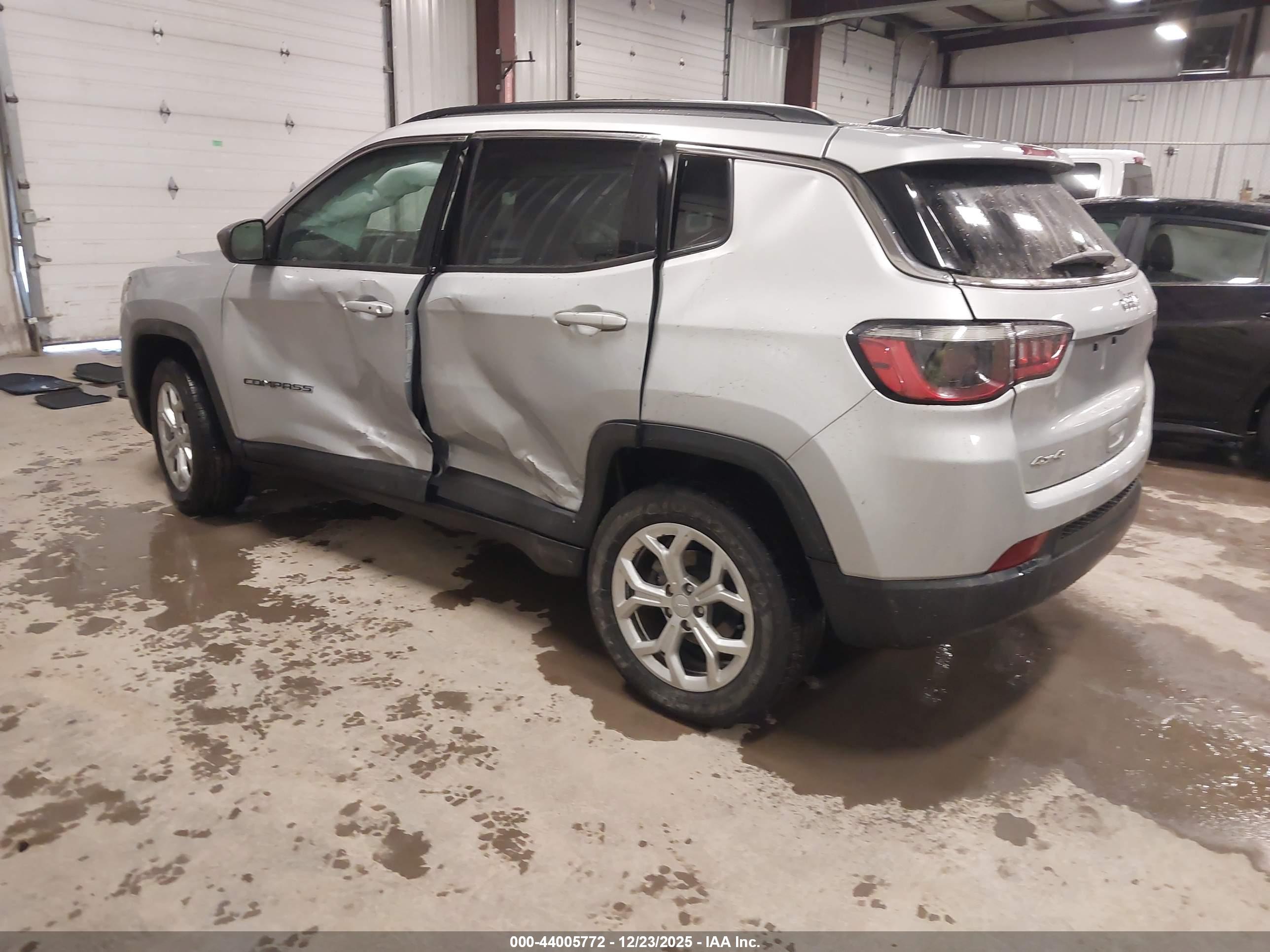 JEEP COMPASS image 3