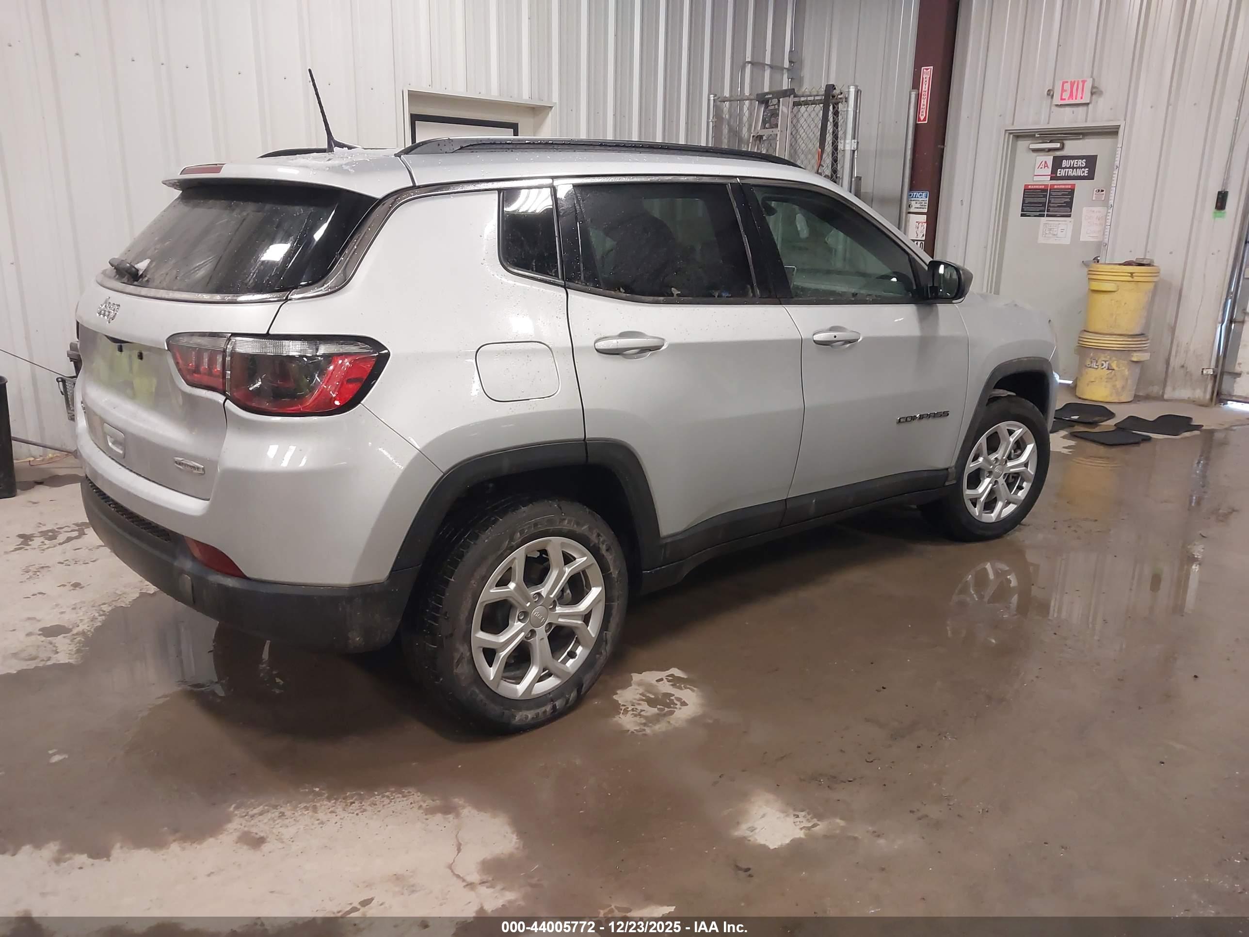JEEP COMPASS image 4