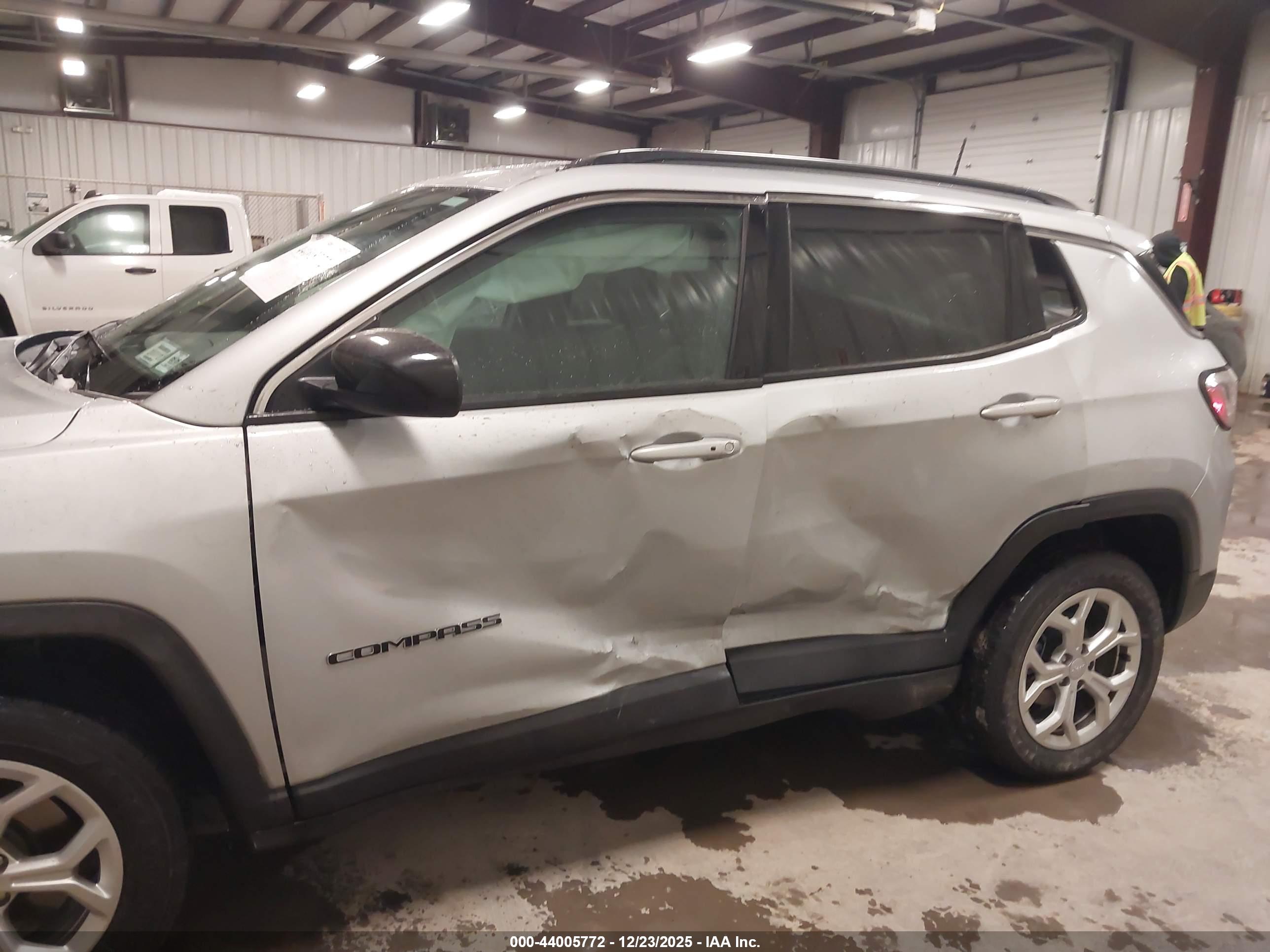 JEEP COMPASS image 6