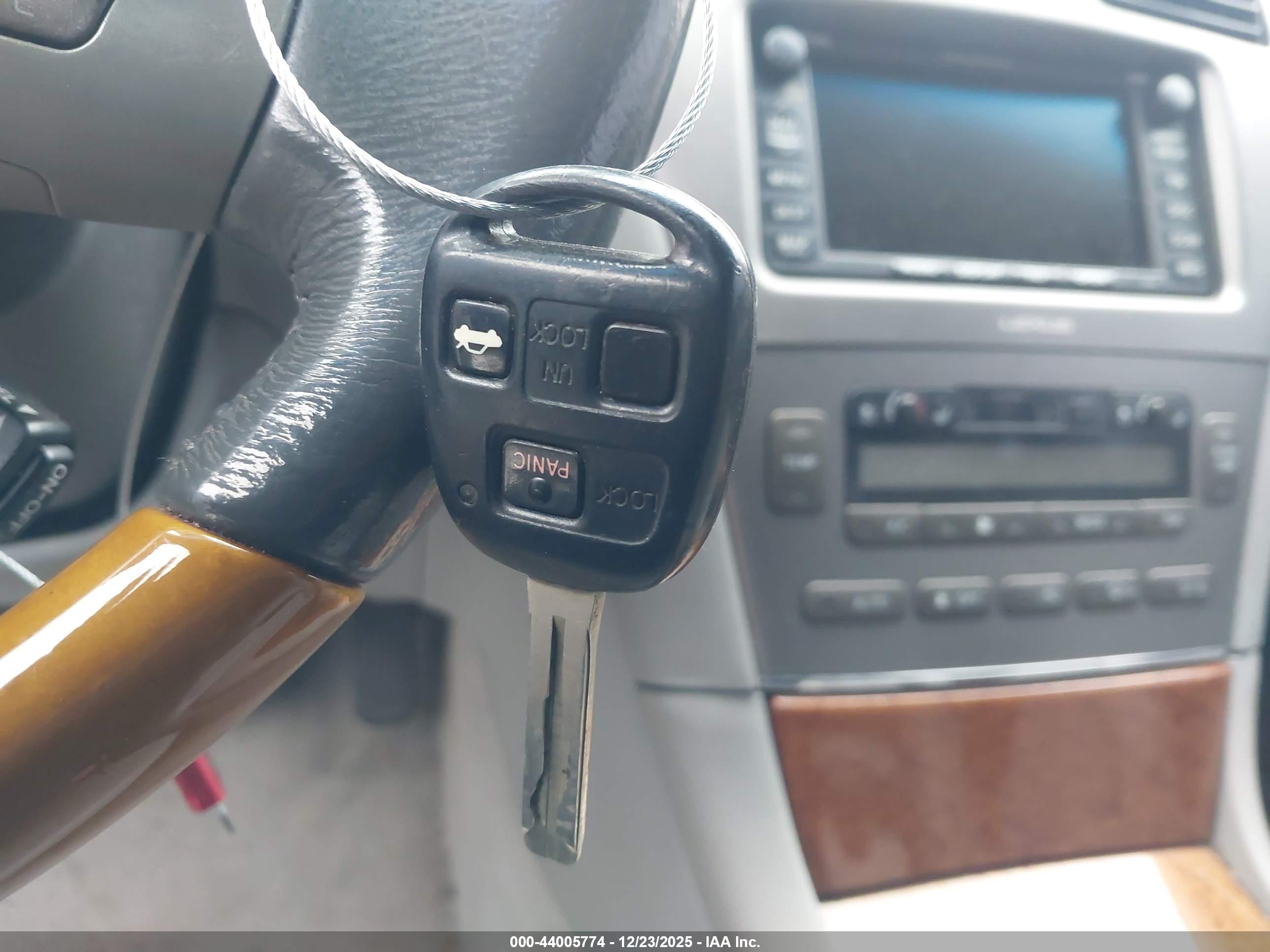 LEXUS ES image 11