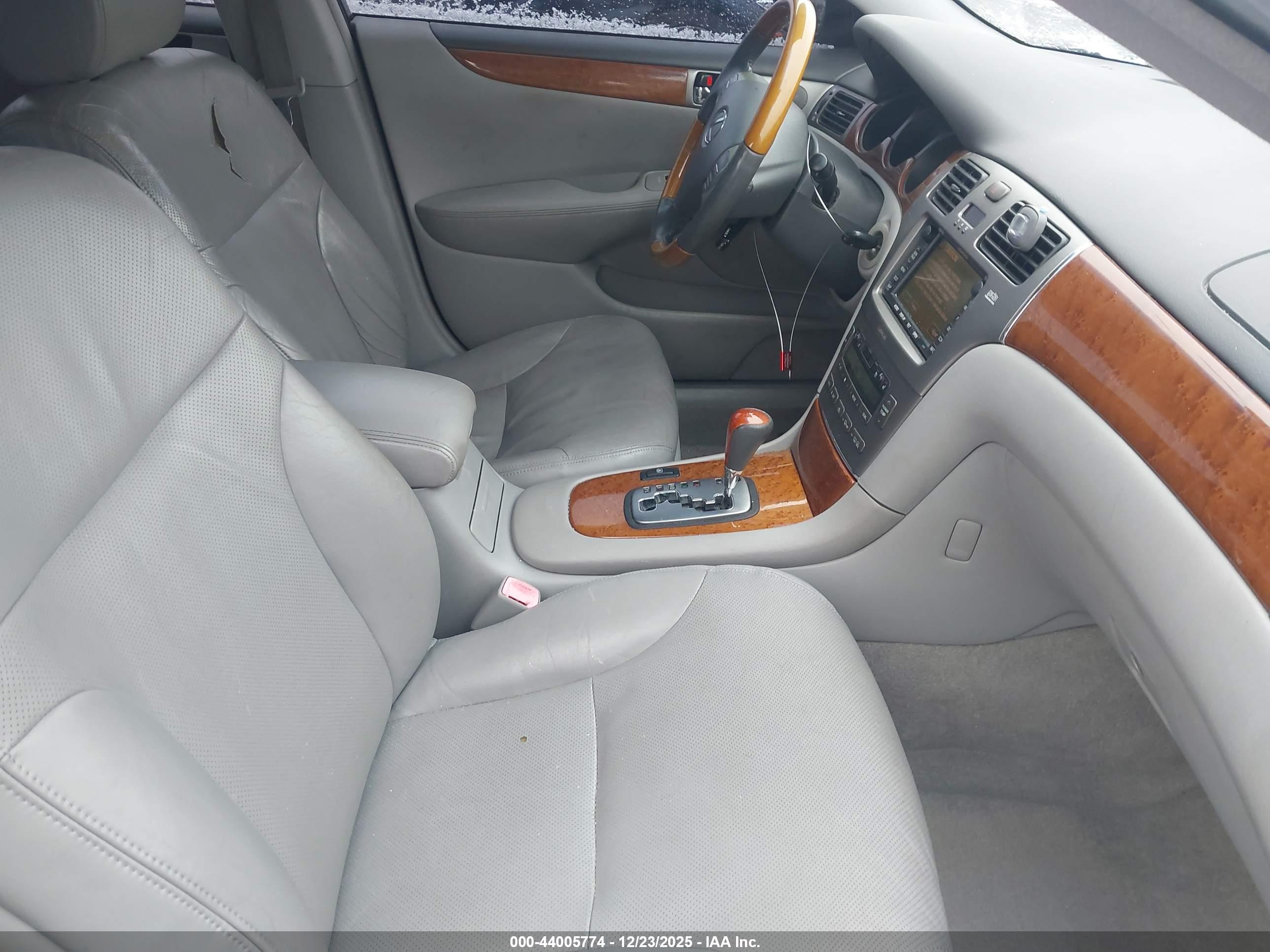 LEXUS ES image 5