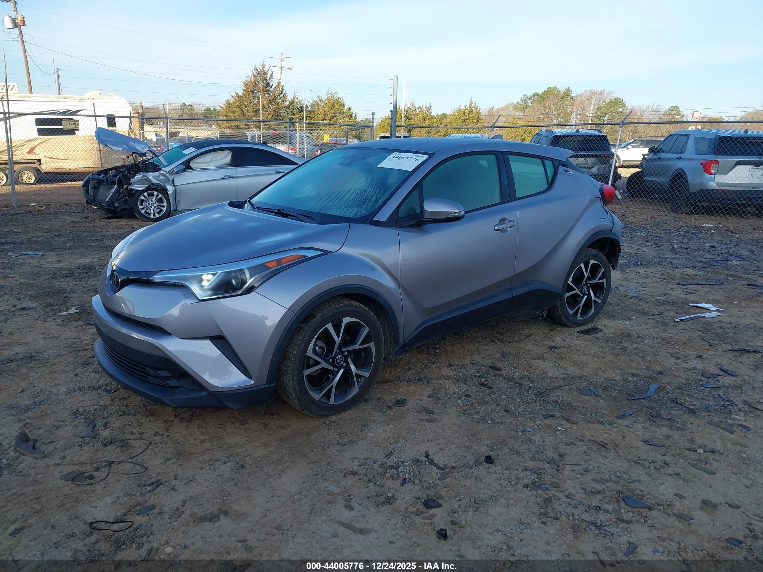 TOYOTA C-HR image 2